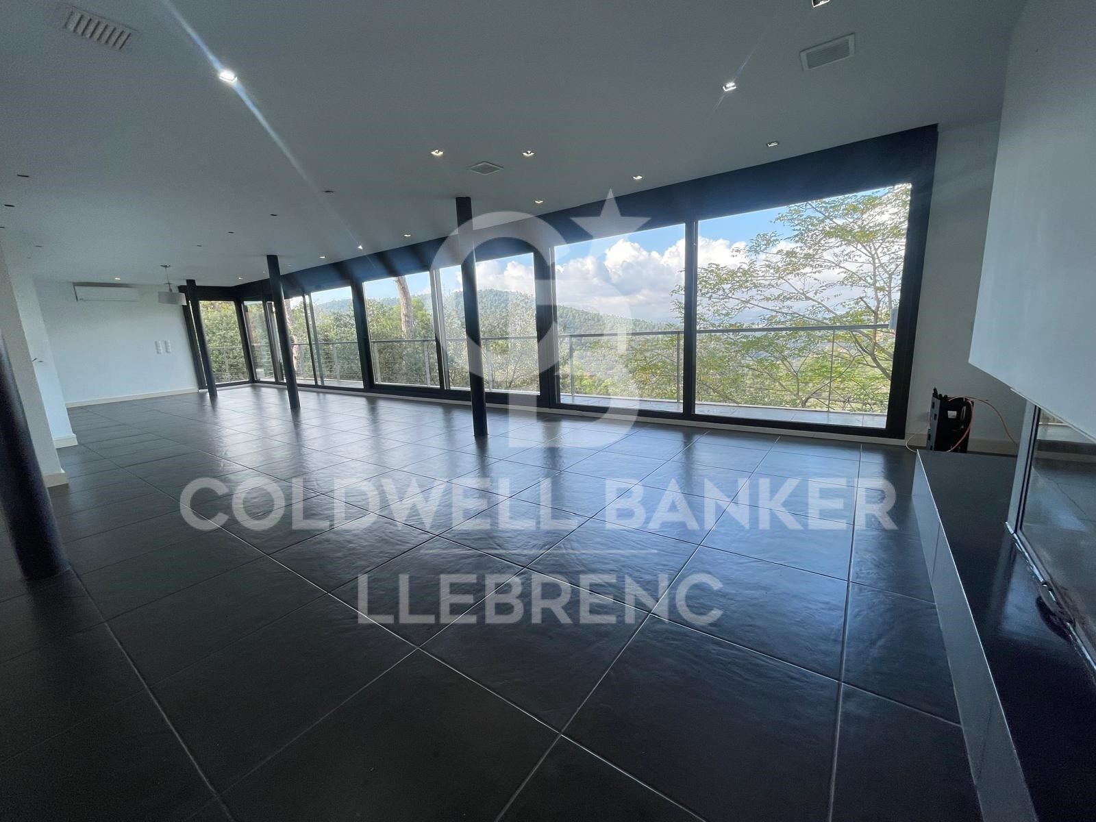 Wonderful Designer House with Garden and Pool for Rent in Vallvidrera