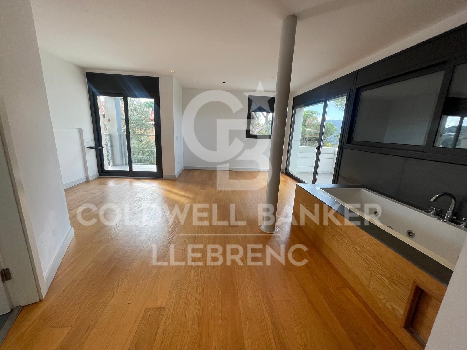 Wonderful Designer House with Garden and Pool for Rent in Vallvidrera