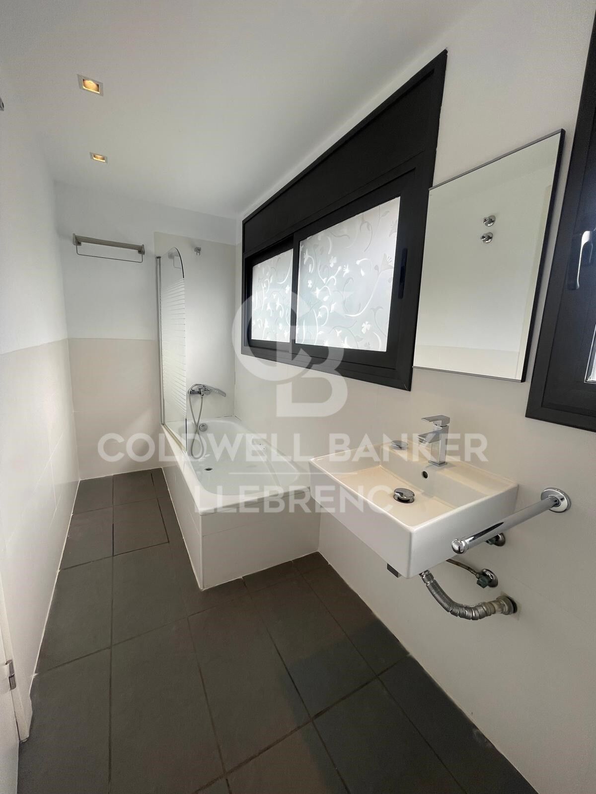 Wonderful Designer House with Garden and Pool for Rent in Vallvidrera