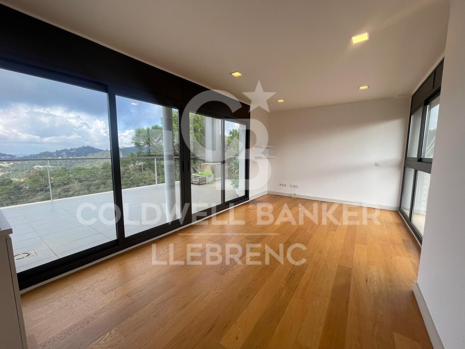 Wonderful Designer House with Garden and Pool for Rent in Vallvidrera
