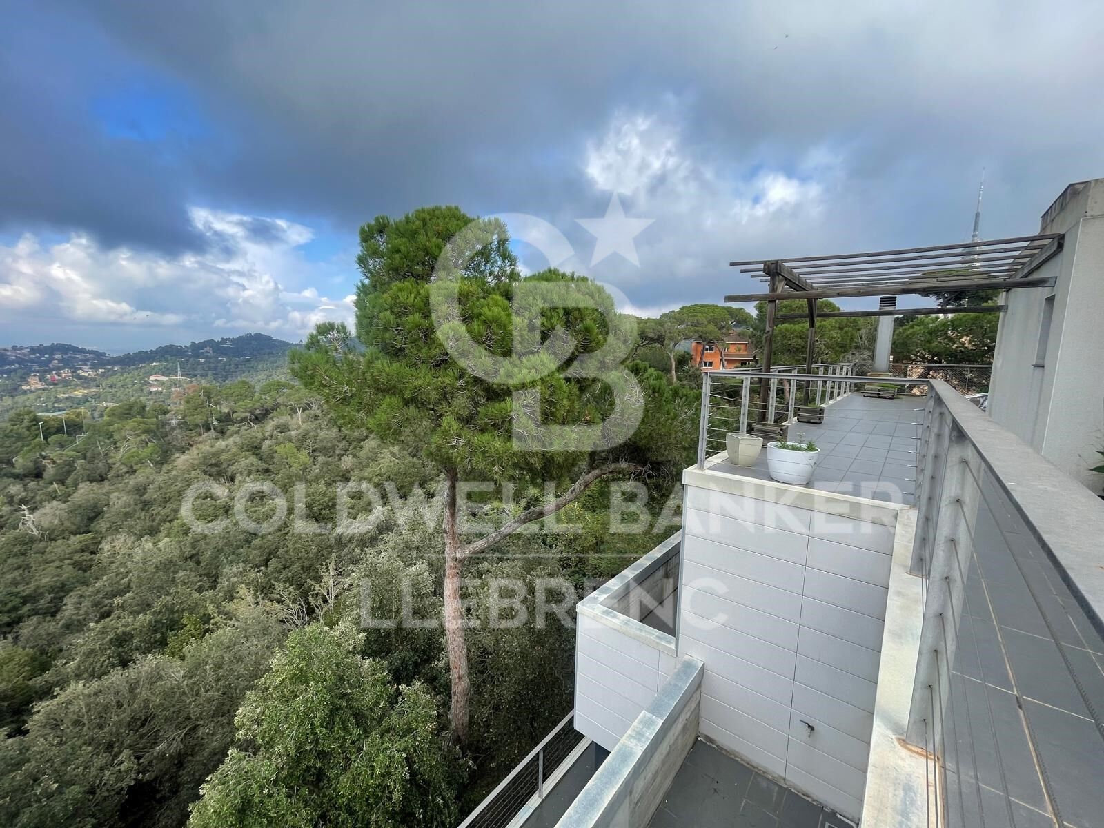 Wonderful Designer House with Garden and Pool for Rent in Vallvidrera