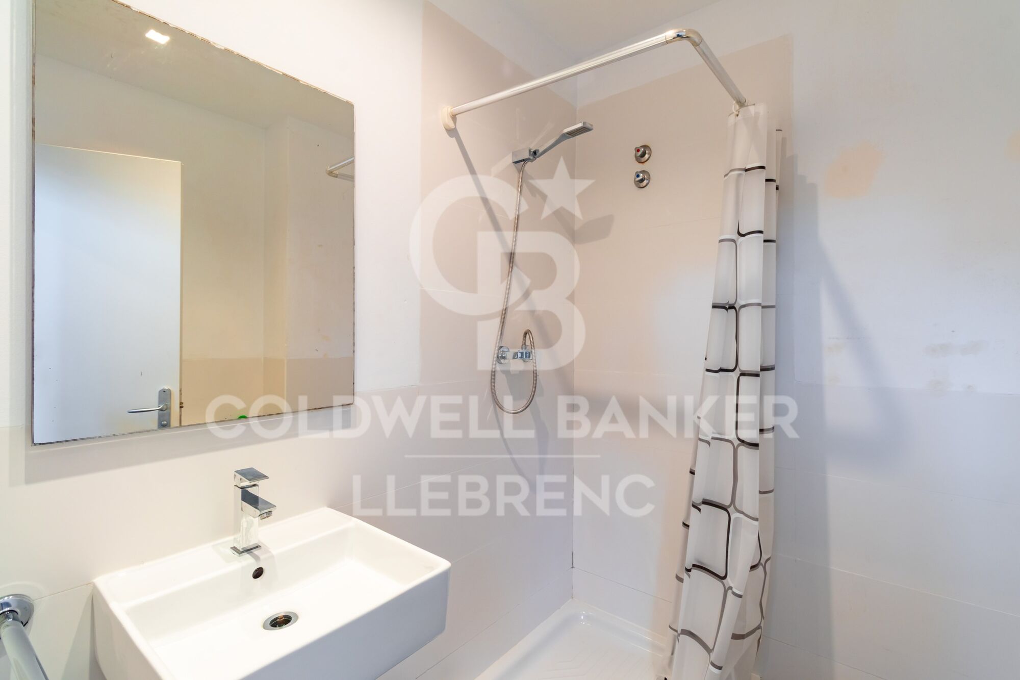 Wonderful Designer House with Garden and Pool for Rent in Vallvidrera