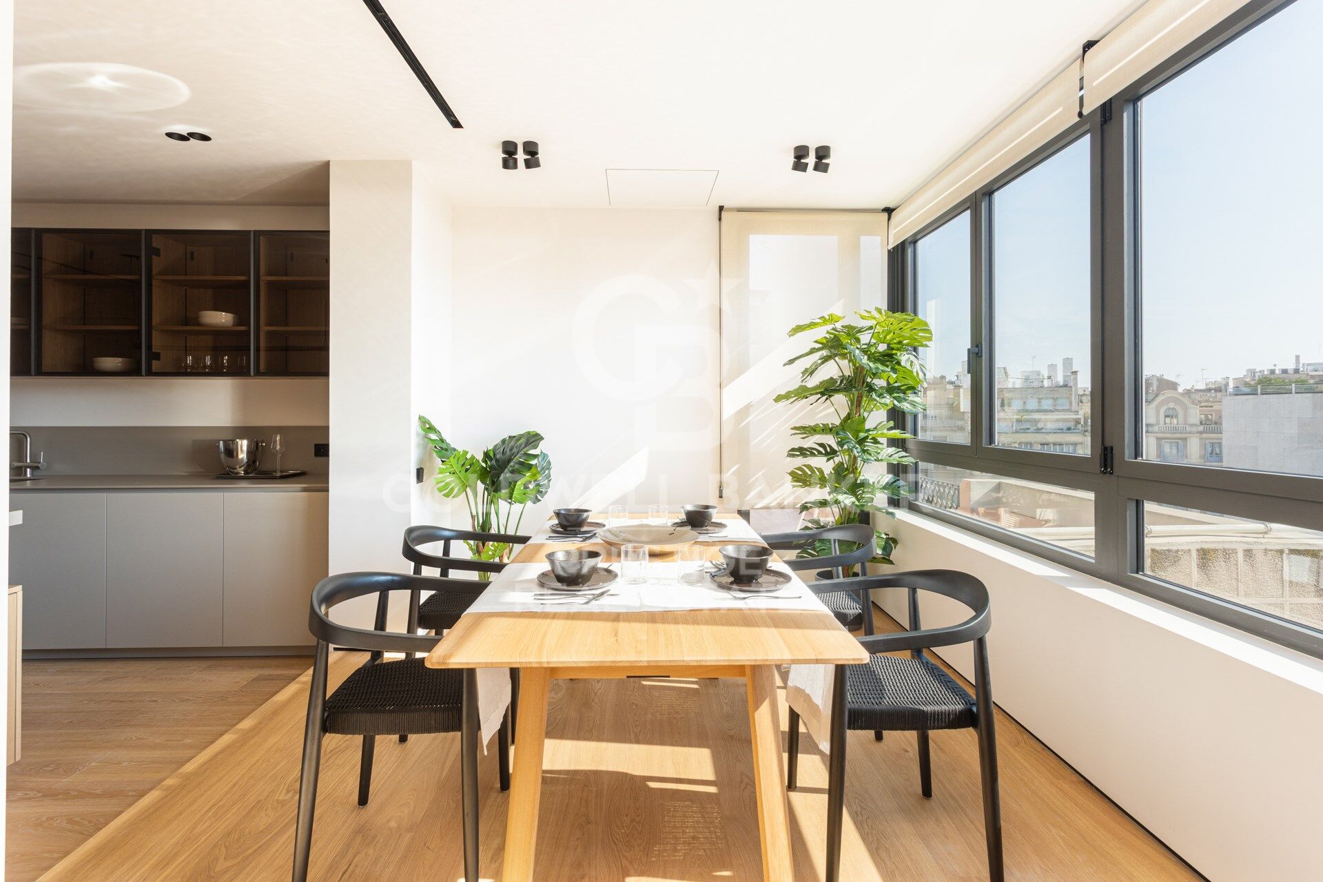 Penthouse exclusif à vendre avec grande terrasse et vues panoramiques imprenables.