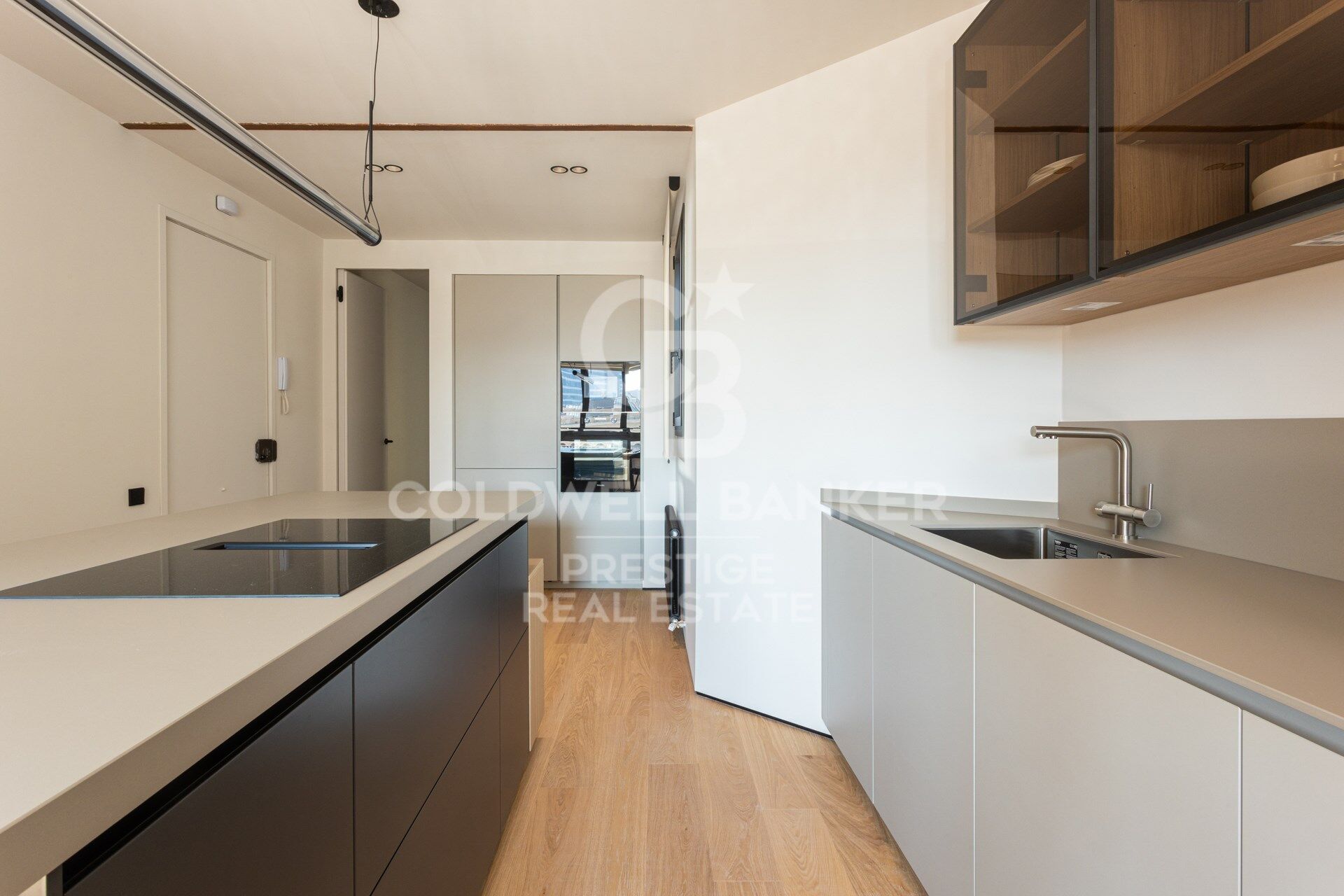 Penthouse exclusif à vendre avec grande terrasse et vues panoramiques imprenables.