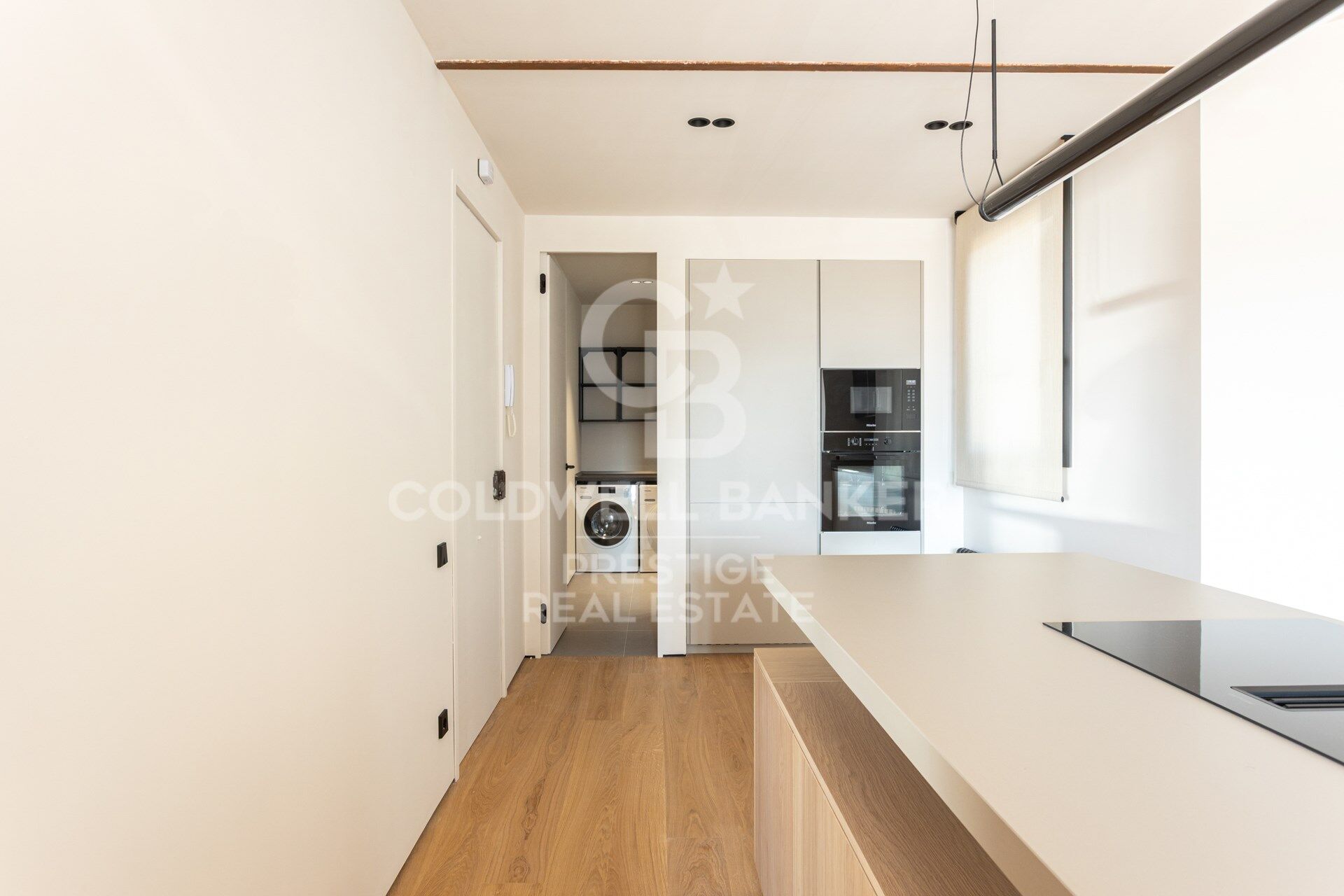 Penthouse exclusif à vendre avec grande terrasse et vues panoramiques imprenables.