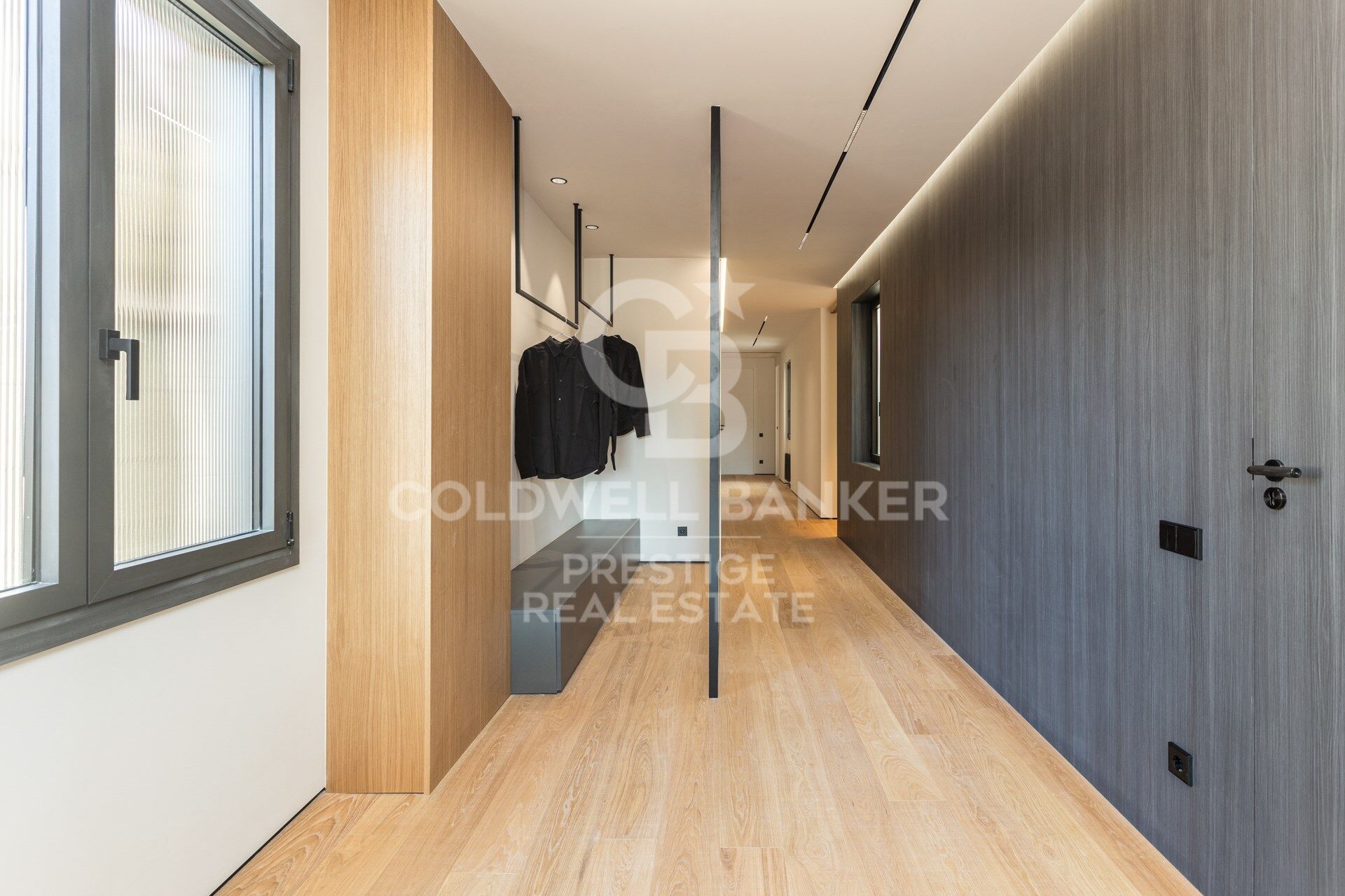 Penthouse exclusif à vendre avec grande terrasse et vues panoramiques imprenables.