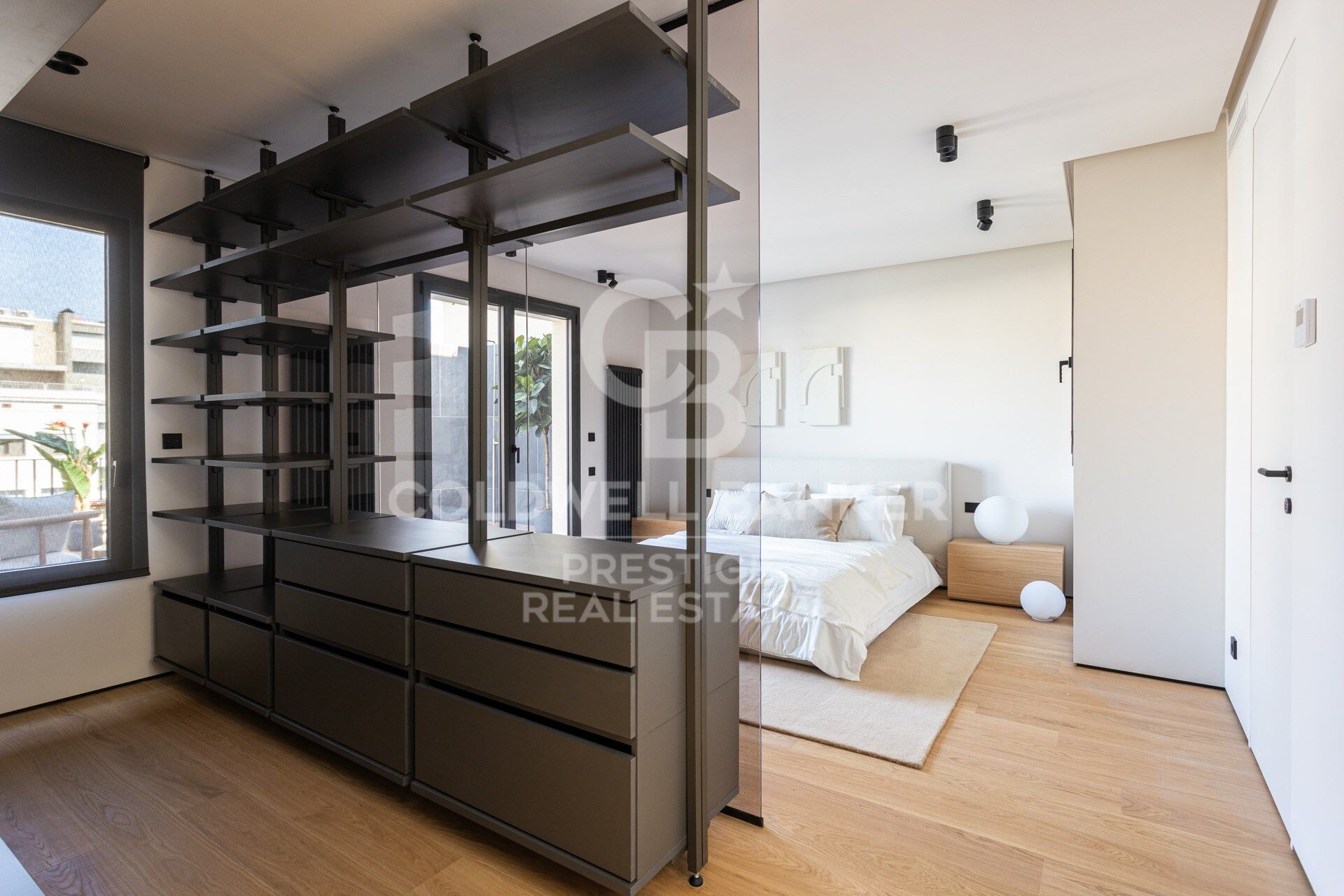 Penthouse exclusif à vendre avec grande terrasse et vues panoramiques imprenables.