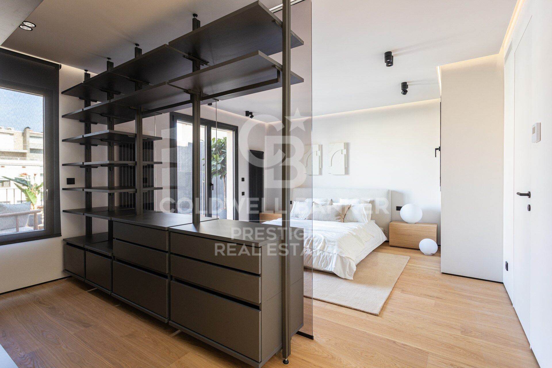 Penthouse exclusif à vendre avec grande terrasse et vues panoramiques imprenables.