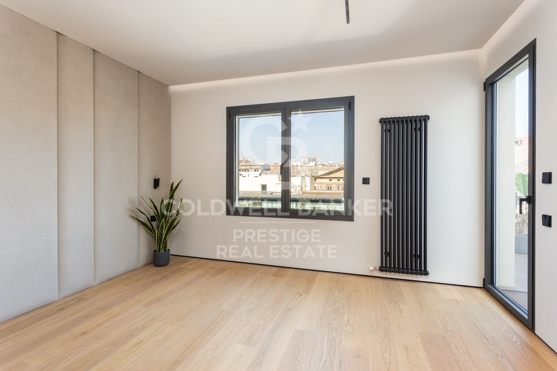 Penthouse exclusif à vendre avec grande terrasse et vues panoramiques imprenables.