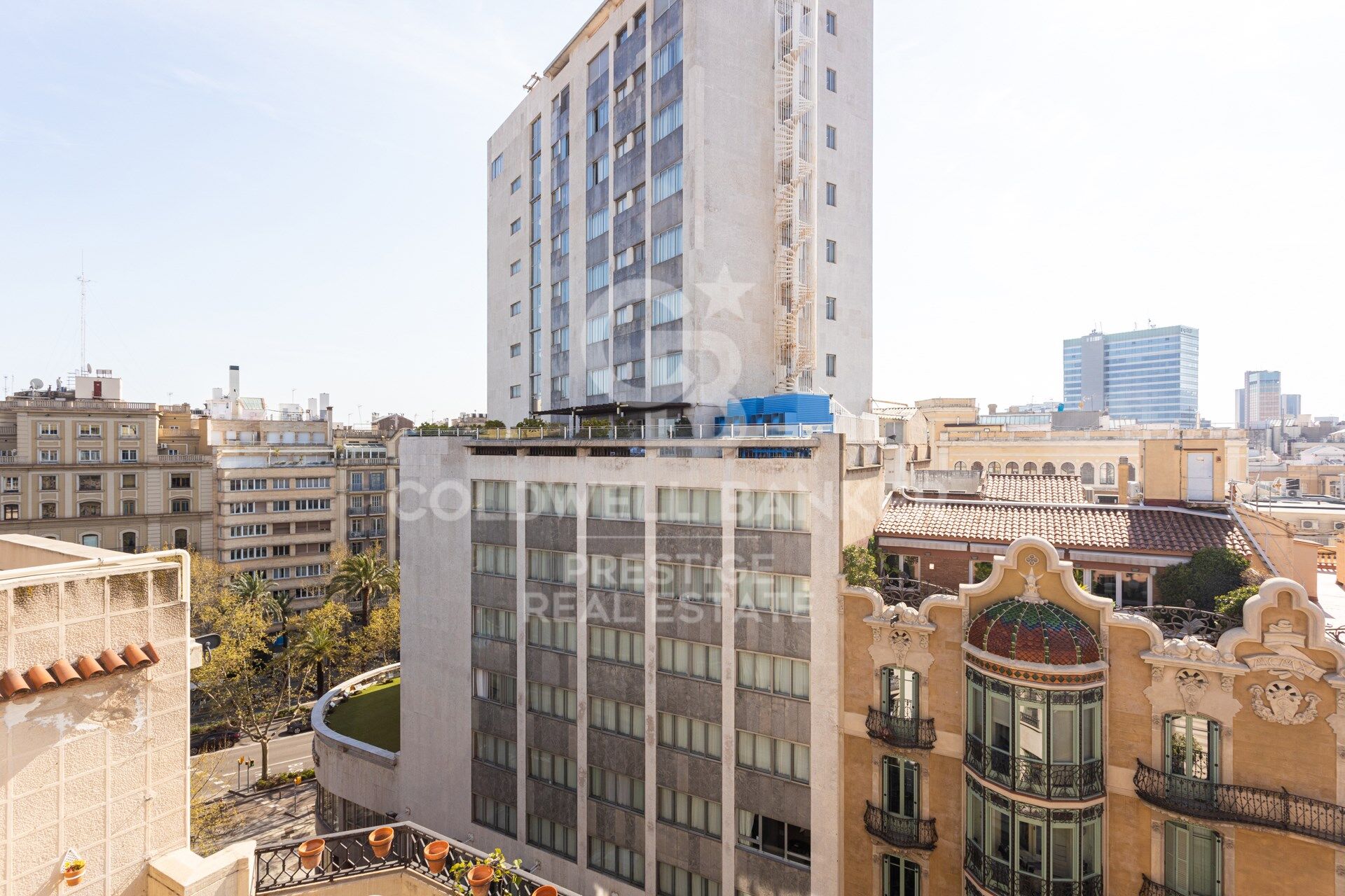 Penthouse exclusif à vendre avec grande terrasse et vues panoramiques imprenables.