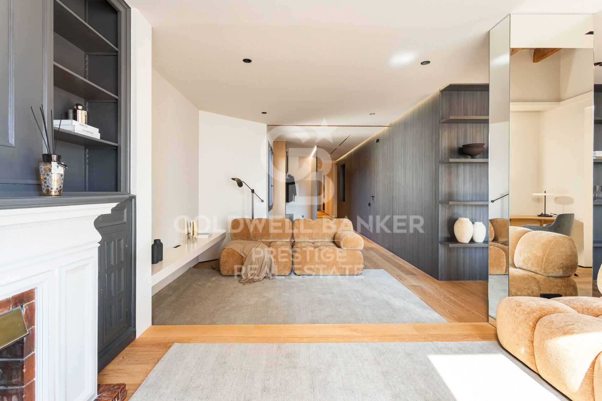 Penthouse exclusif à vendre avec grande terrasse et vues panoramiques imprenables.