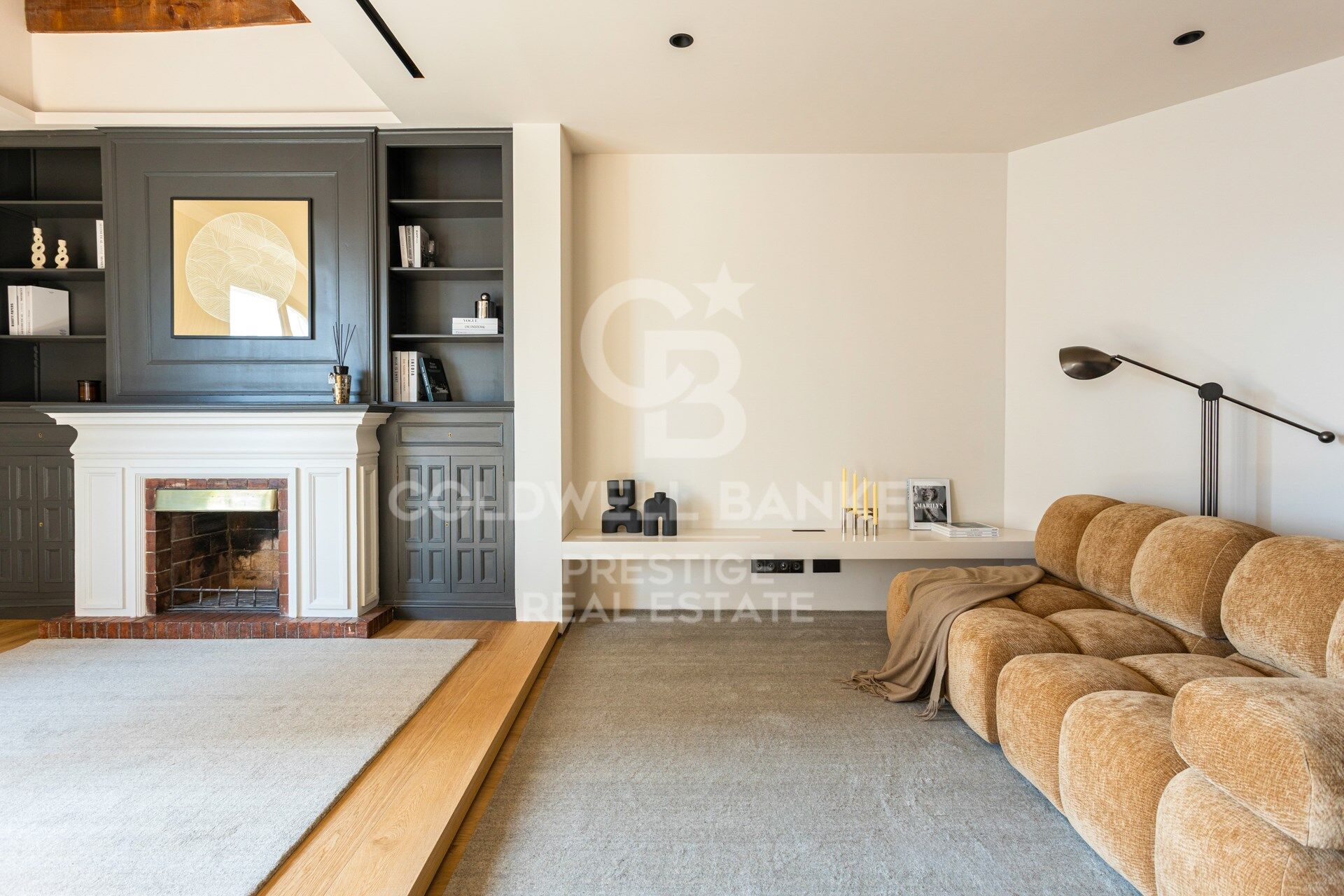 Exclusive penthouse for sale with a spacious terrace and breathtaking panoramic views