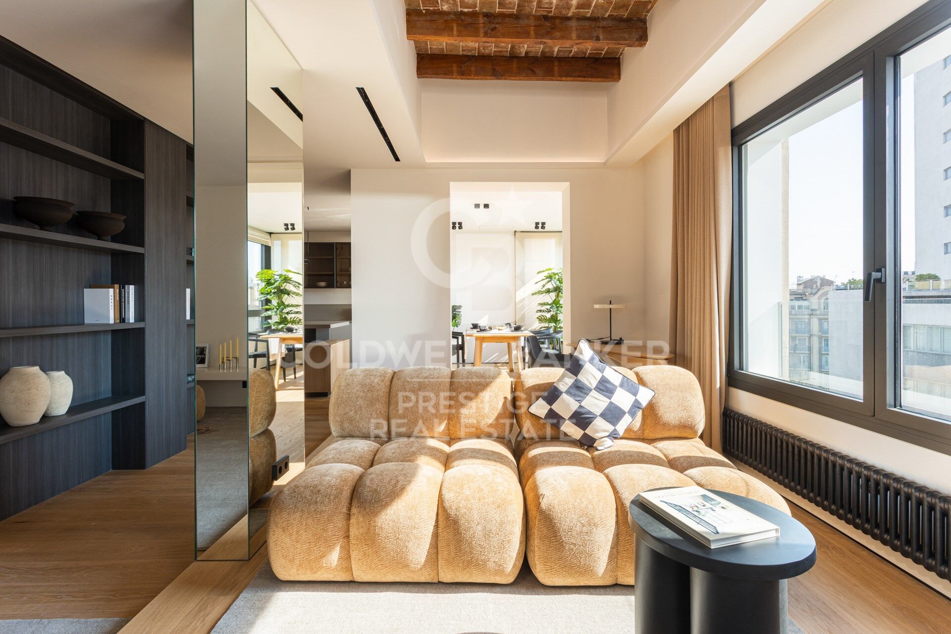 Exclusive penthouse for sale with a spacious terrace and breathtaking panoramic views