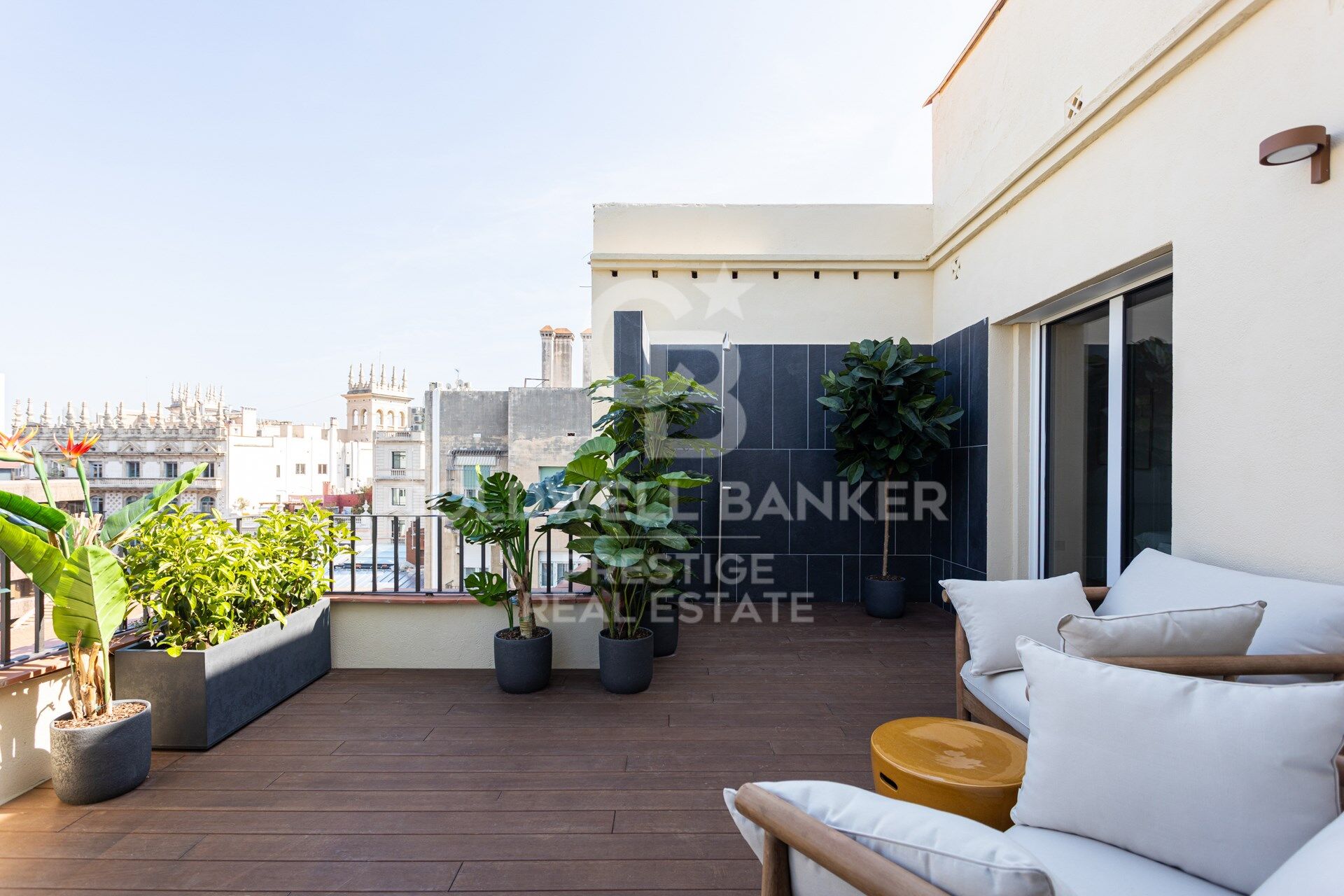 Exclusive penthouse for sale with a spacious terrace and breathtaking panoramic views