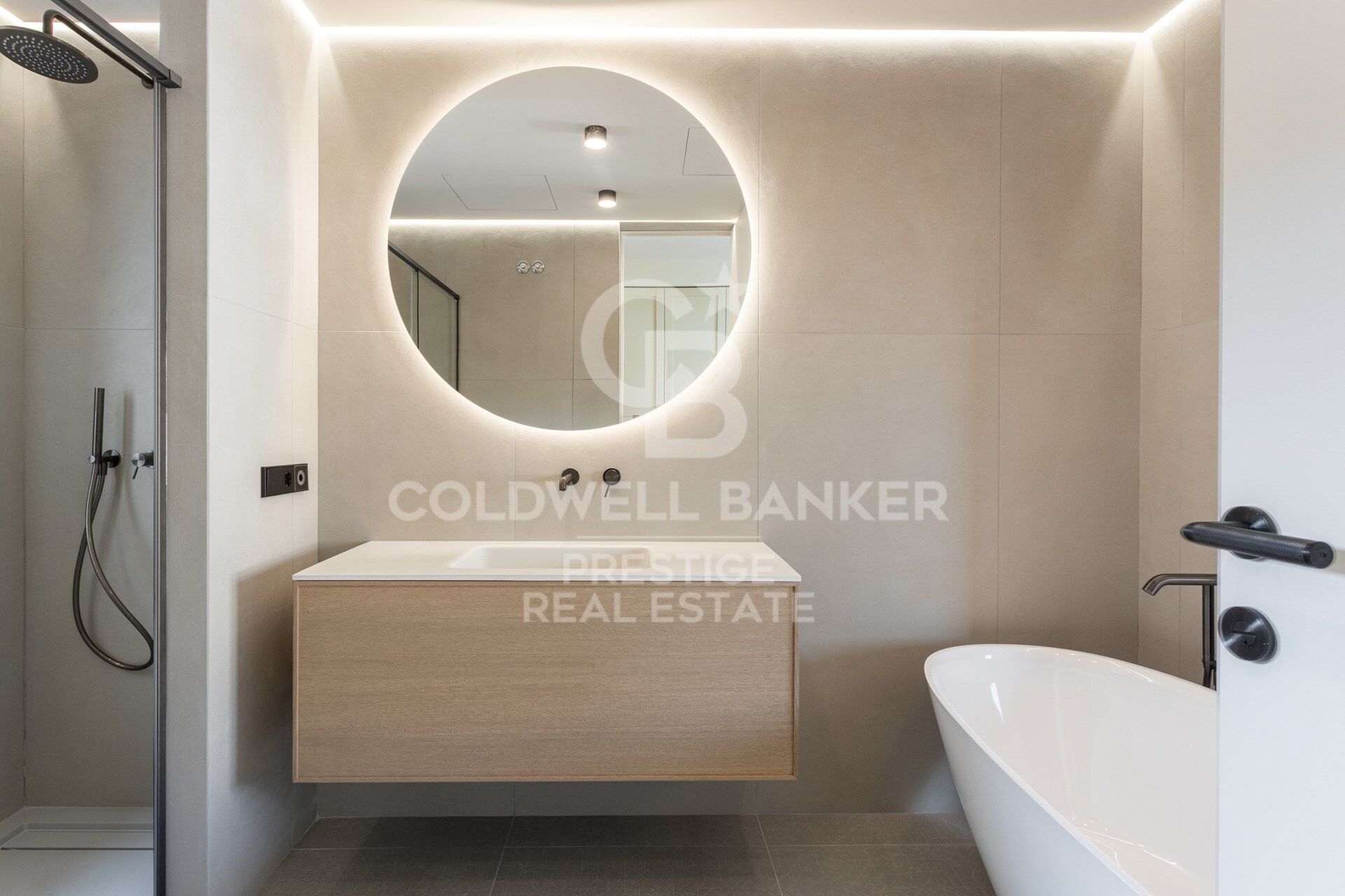 Exklusives Penthouse zum Verkauf mit großer Terrasse und atemberaubendem Panoramablick
