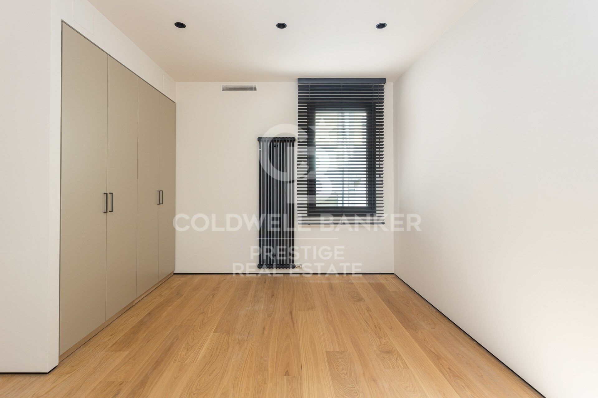 Exclusive penthouse for sale with a spacious terrace and breathtaking panoramic views