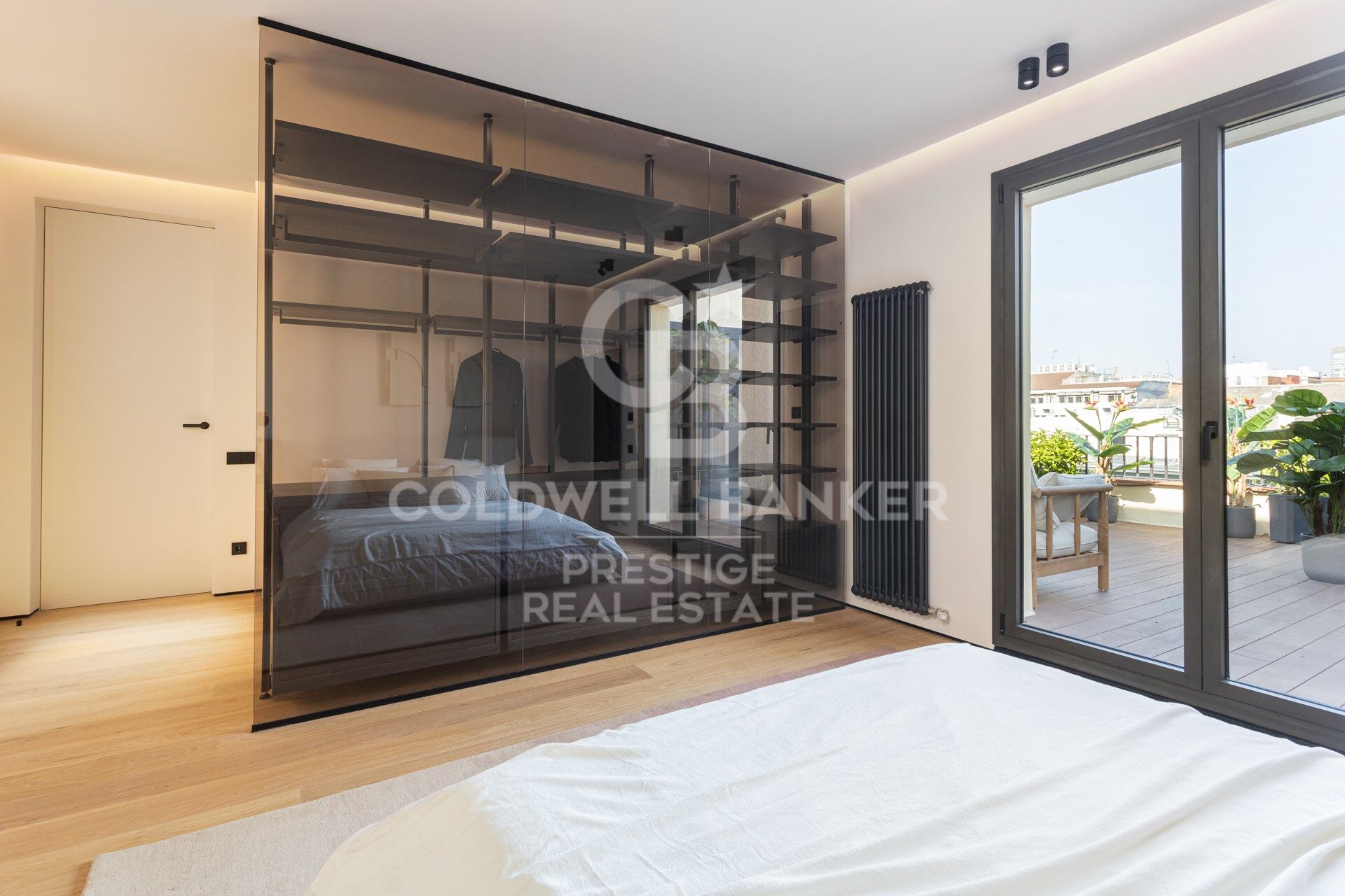 Exclusive penthouse for sale with a spacious terrace and breathtaking panoramic views