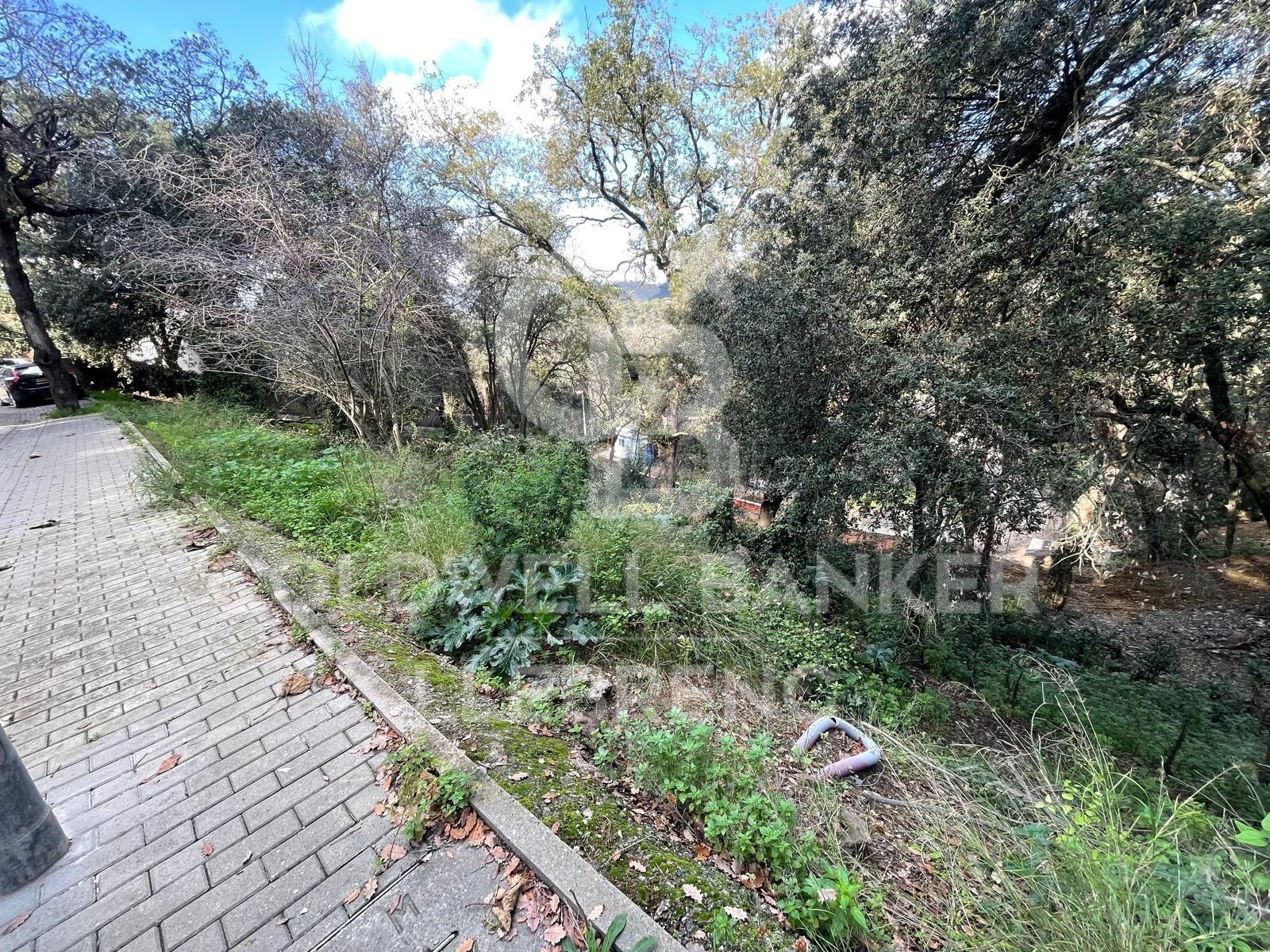 600 m² building plot for sale in Vallvidrera with project and construction license.