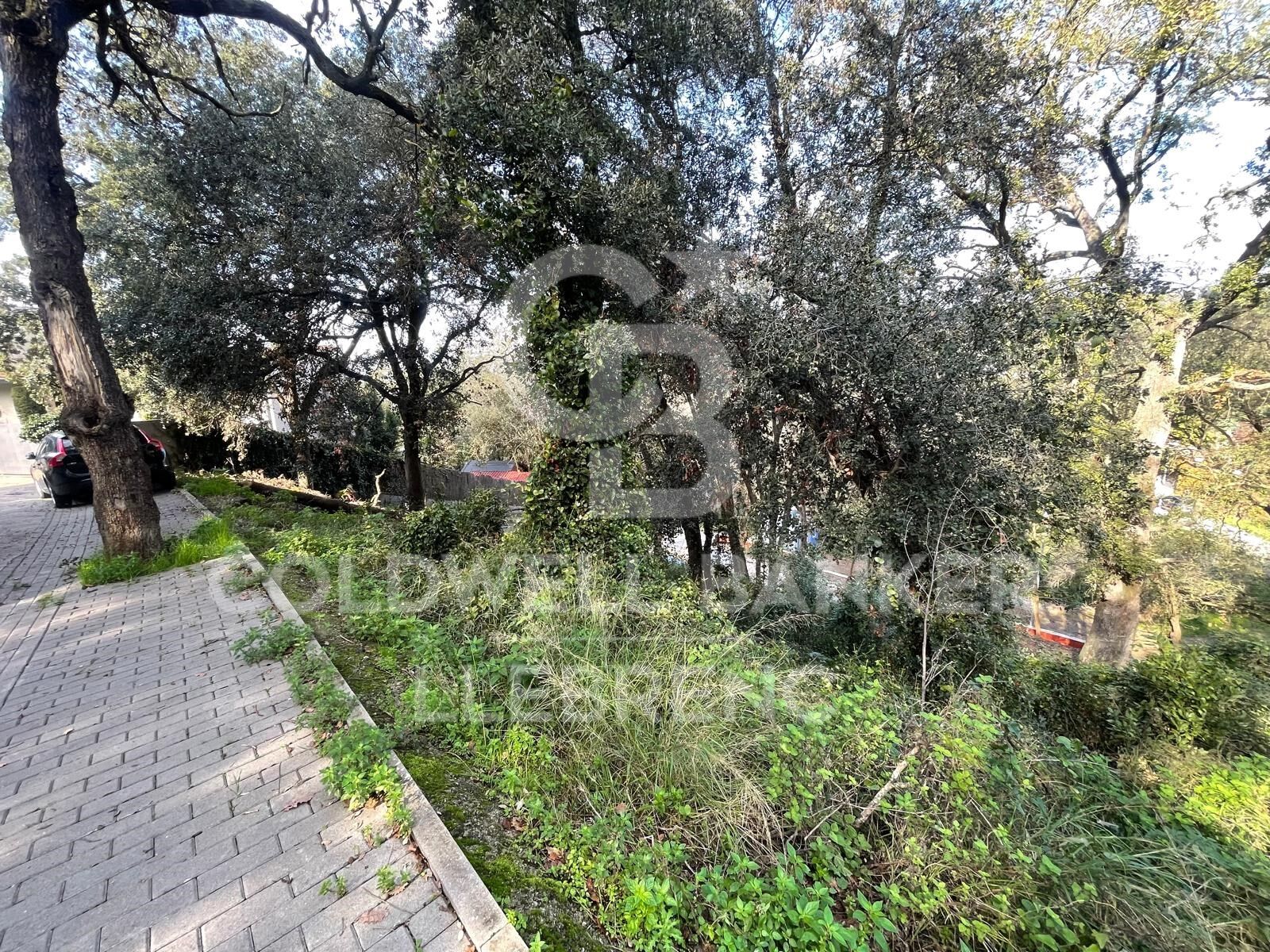 600 m² building plot for sale in Vallvidrera with project and construction license.