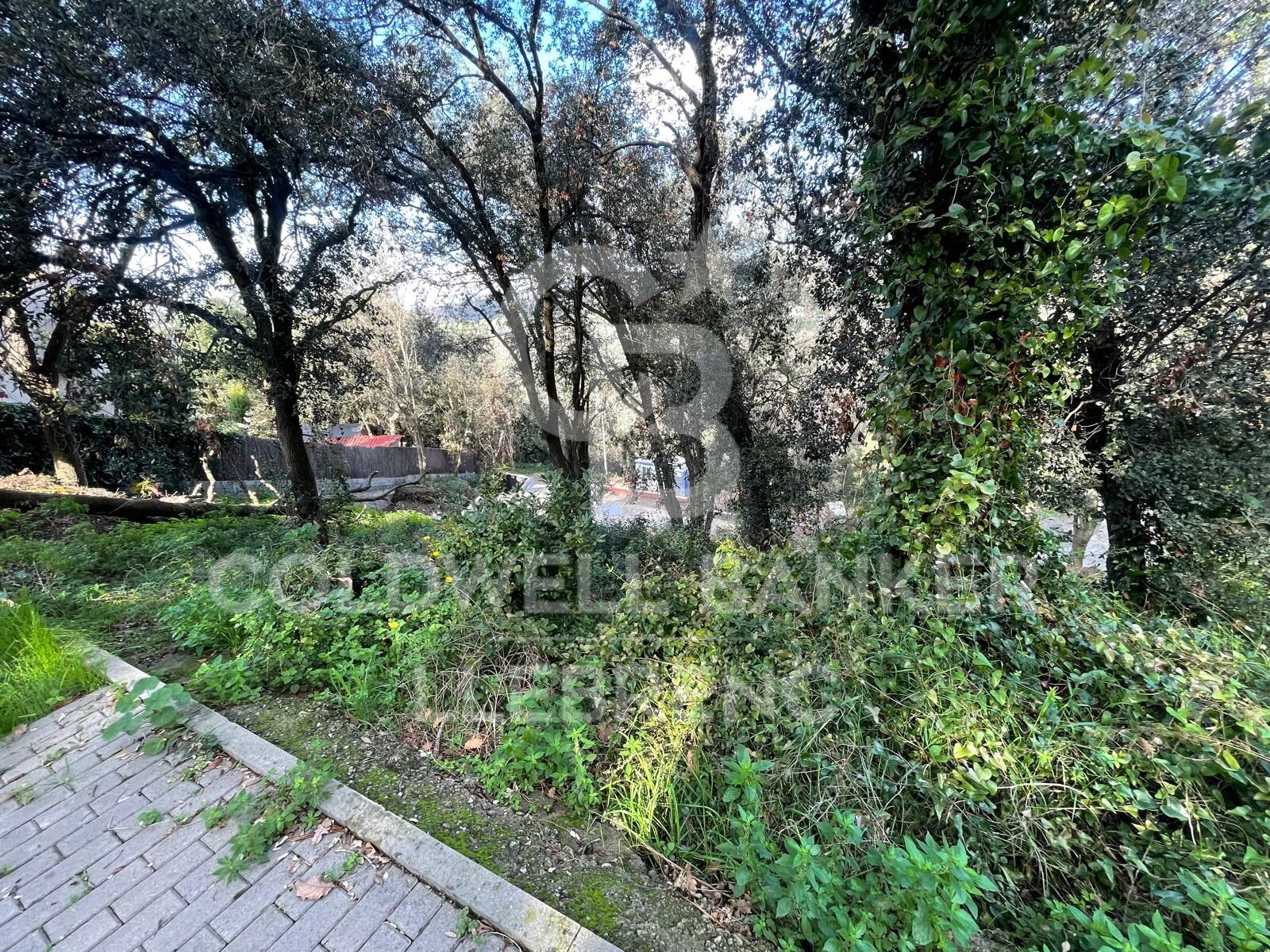 600 m² building plot for sale in Vallvidrera with project and construction license.