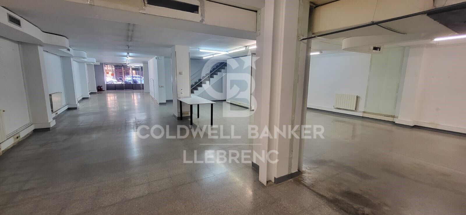 Spacious commercial space for rent on Consell de Cent Street 430