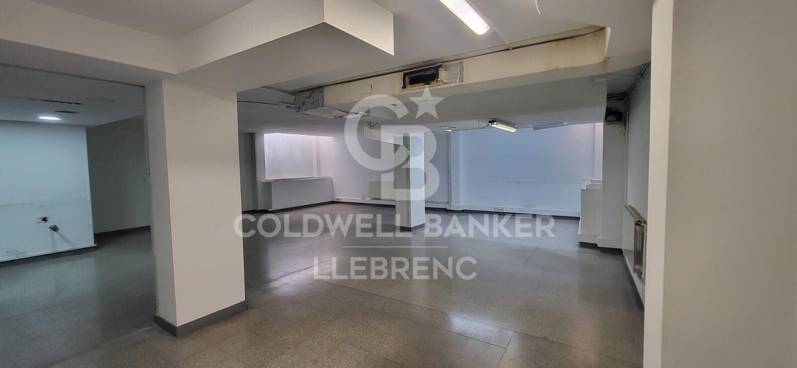 Spacious commercial space for rent on Consell de Cent Street 430
