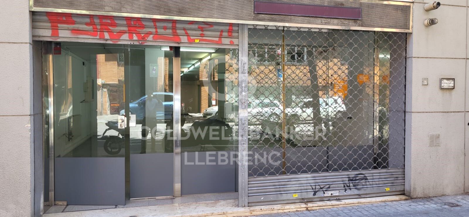 Spacious commercial space for rent on Consell de Cent Street 430