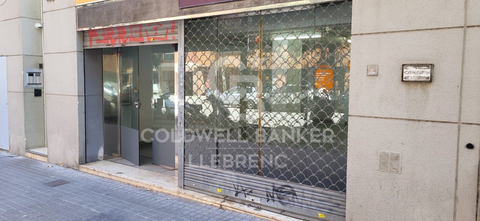Spacious commercial space for rent on Consell de Cent Street 430