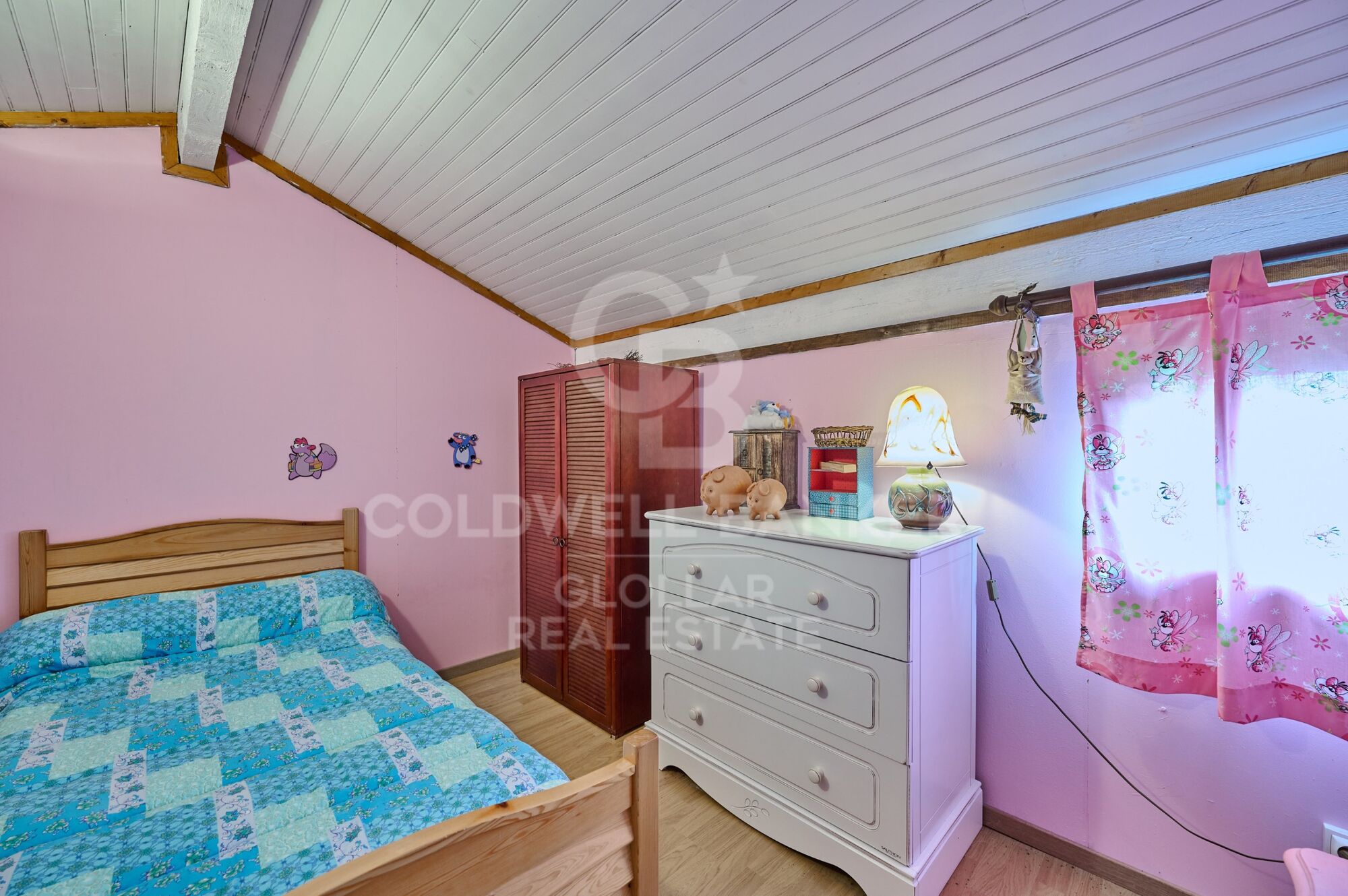 Casa independiente con jardín privado