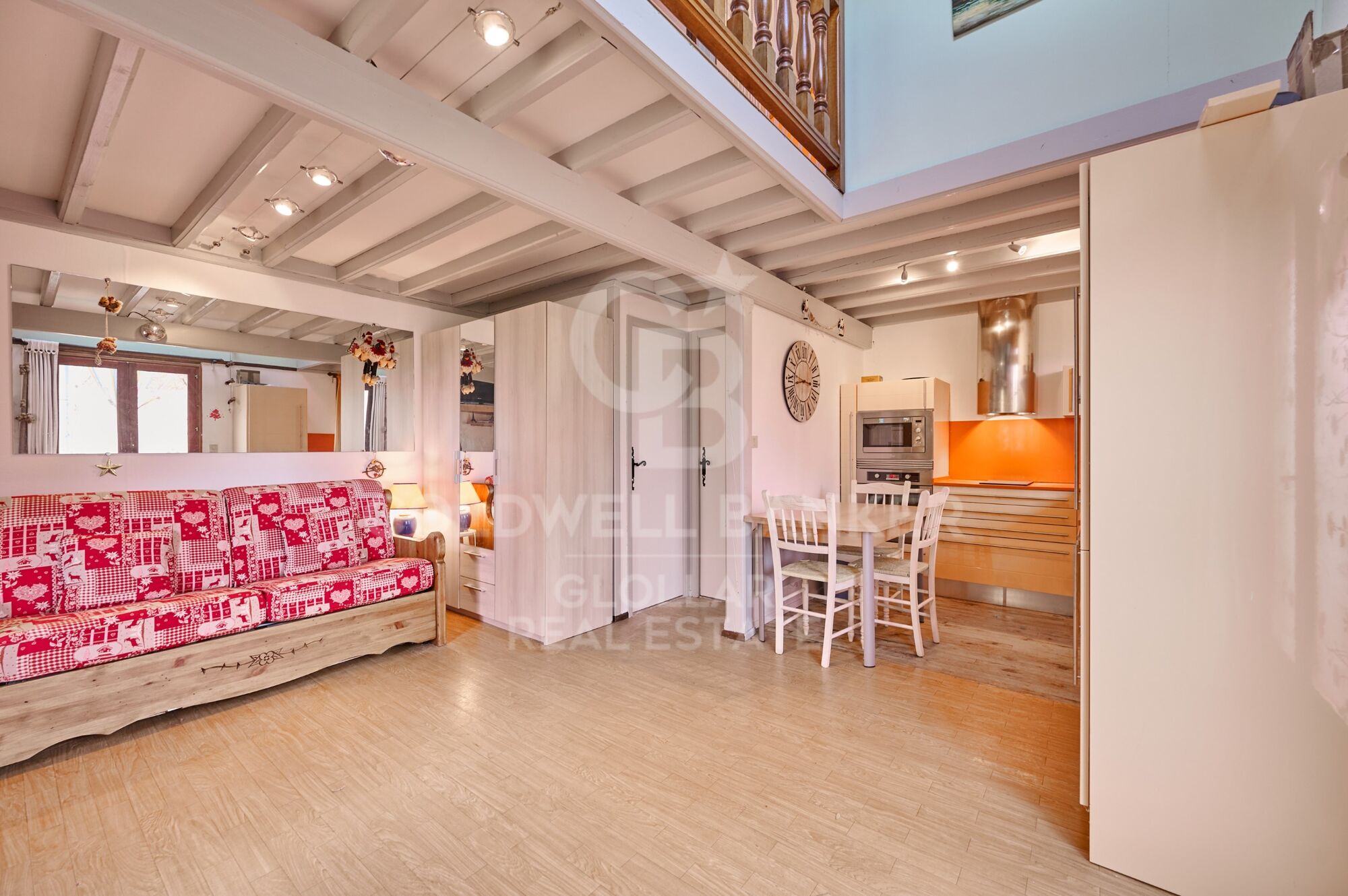 Casa independiente con jardín privado