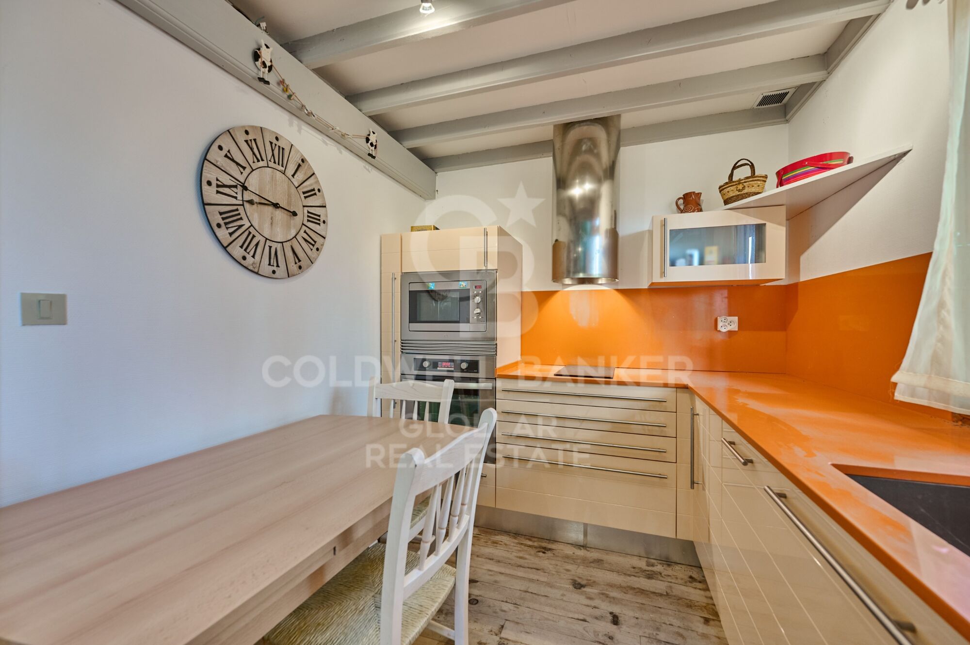 Casa independiente con jardín privado