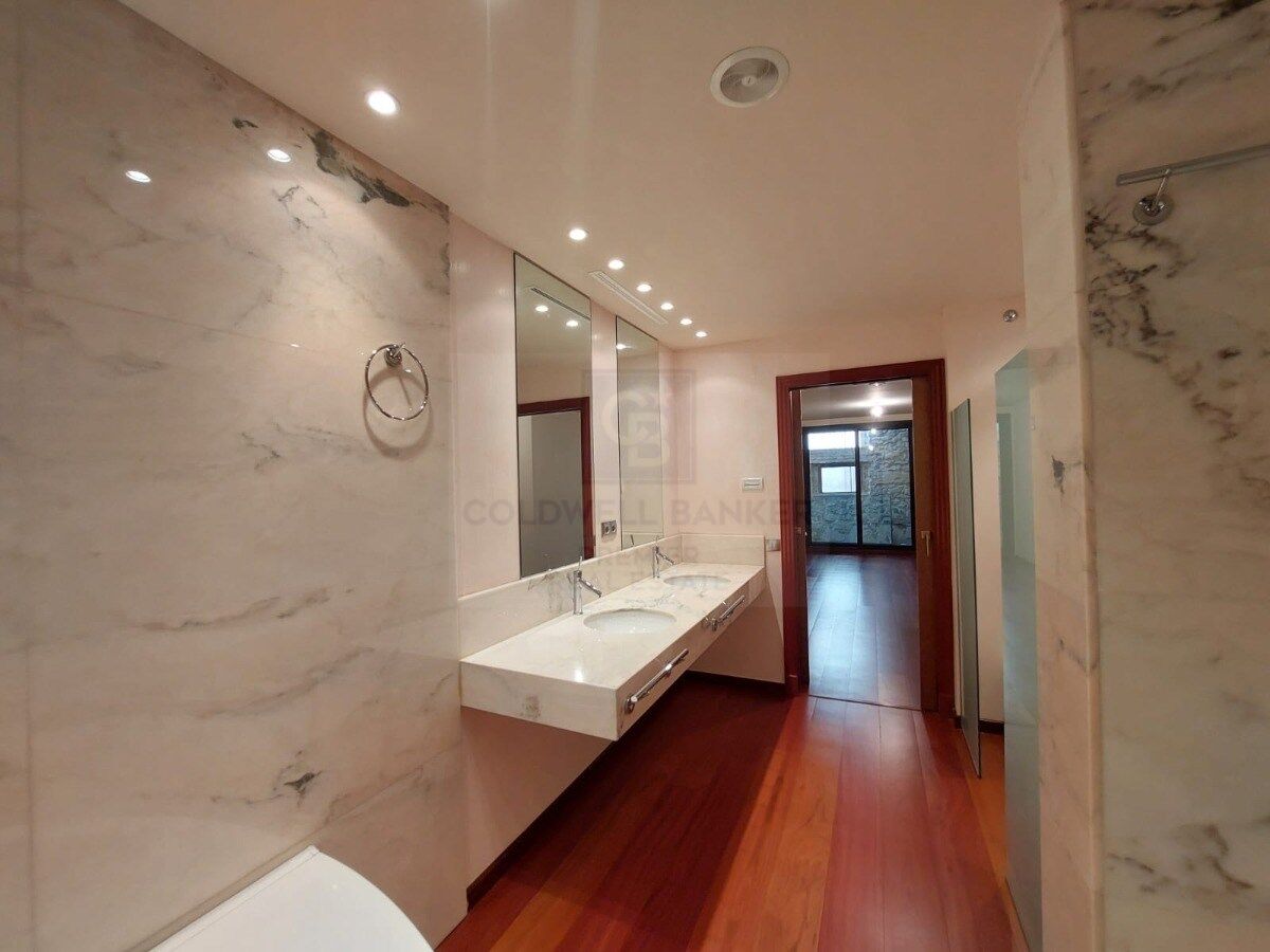 Renoviertes duplex in der römischen stadtmauer von Tarragona