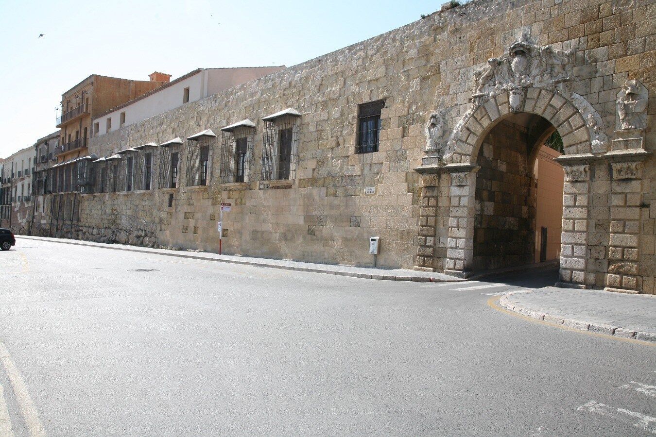Renoviertes duplex in der römischen stadtmauer von Tarragona