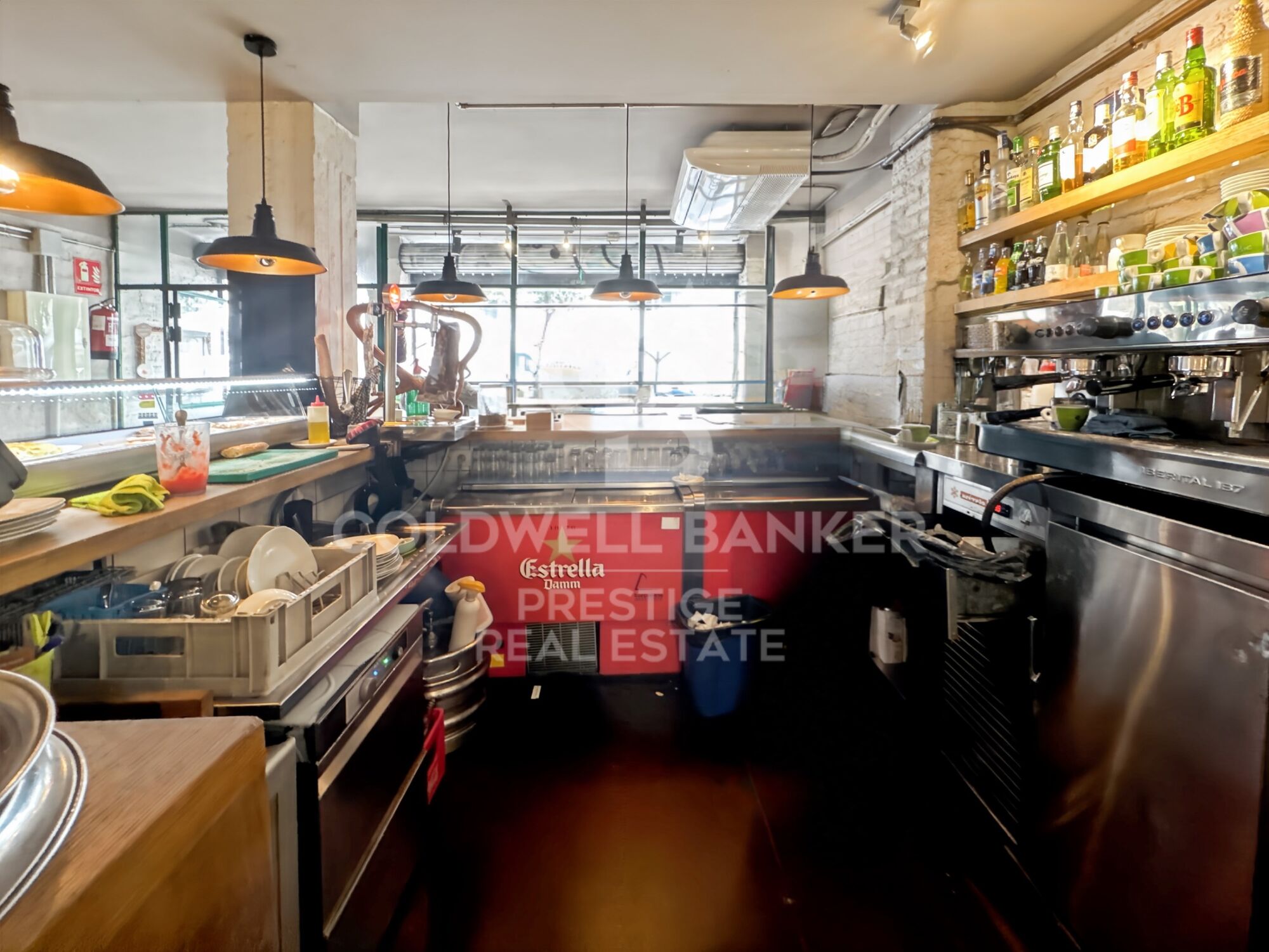 Local con licencia C3 mixto en funcionamiento