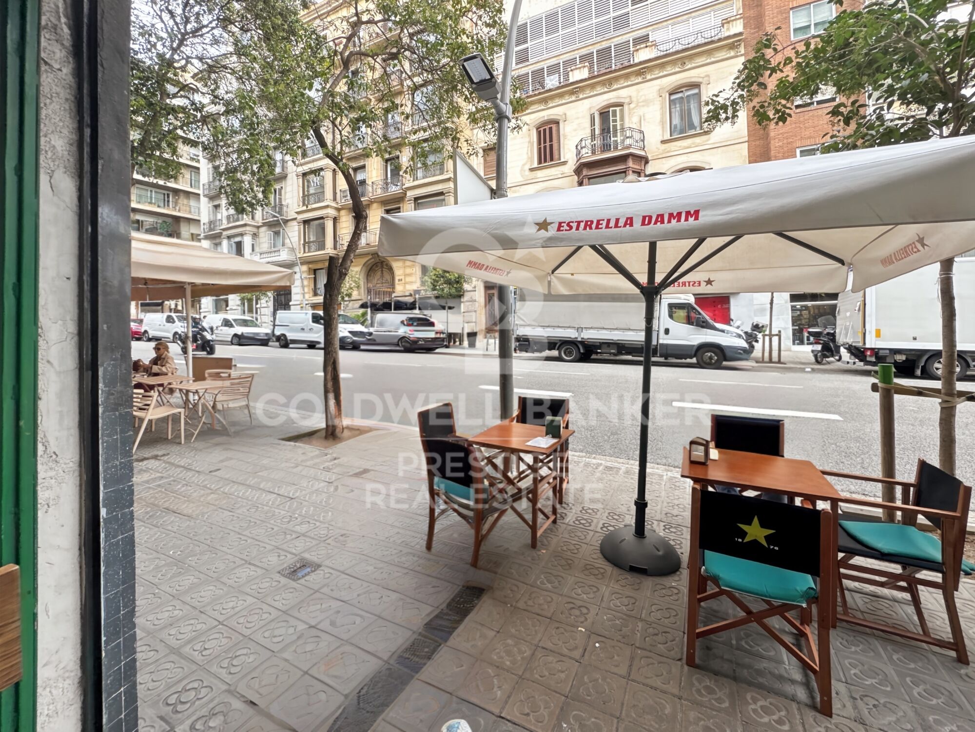 Local con licencia C3 mixto en funcionamiento