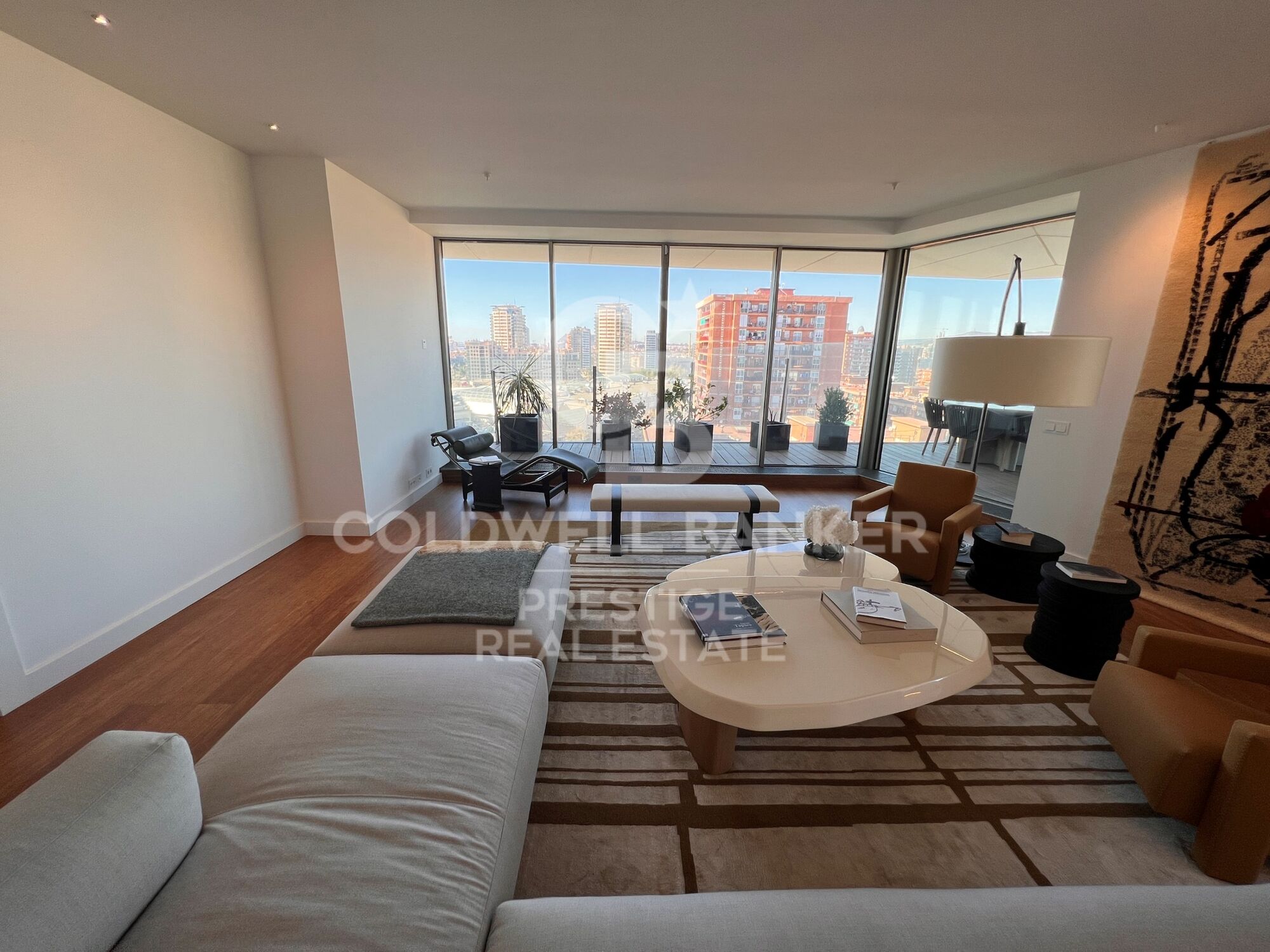 Piso con terraza de 57m2 en 14º