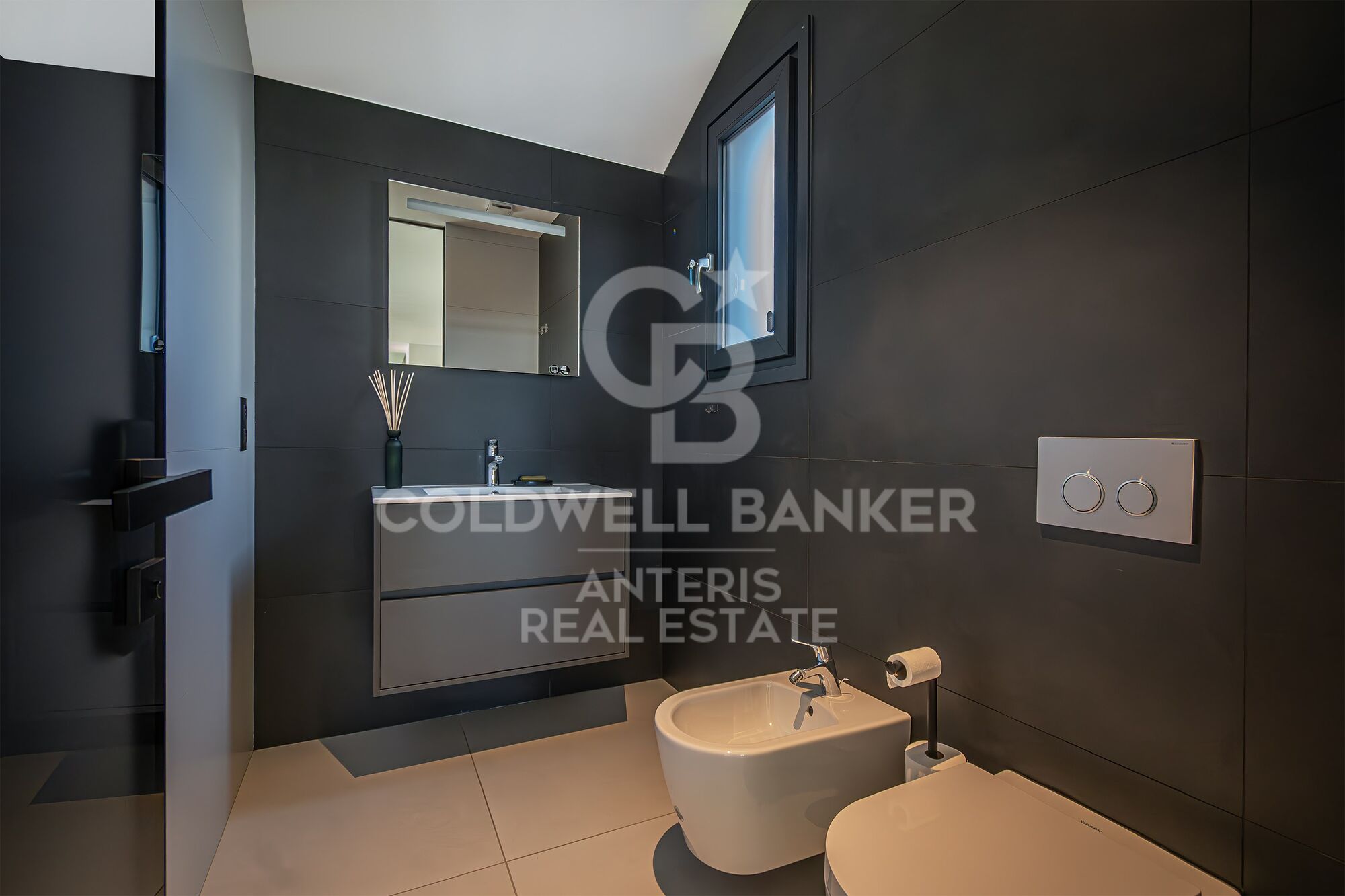 Luxury house with pool and panoramic views