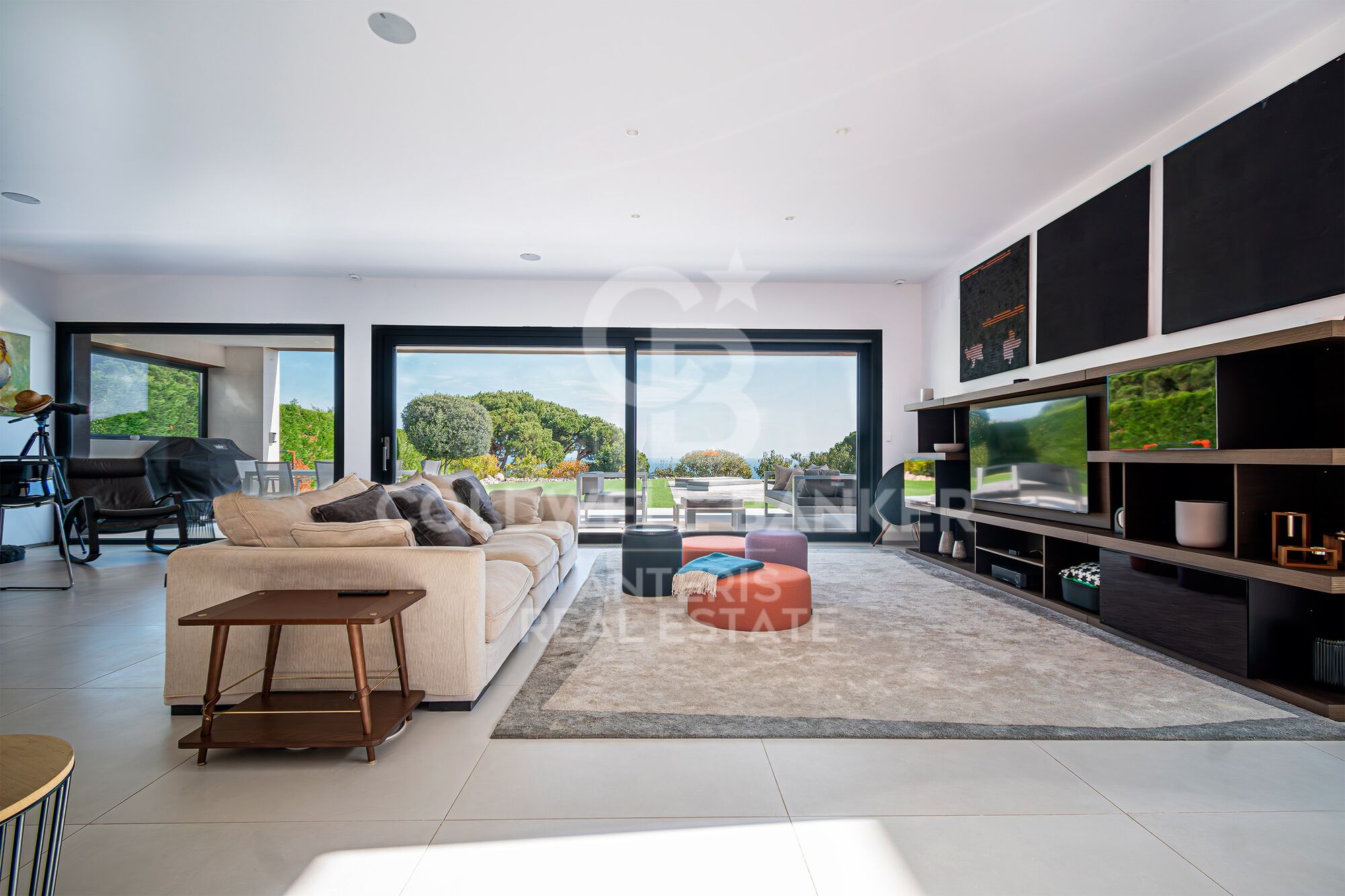 Luxury house with pool and panoramic views