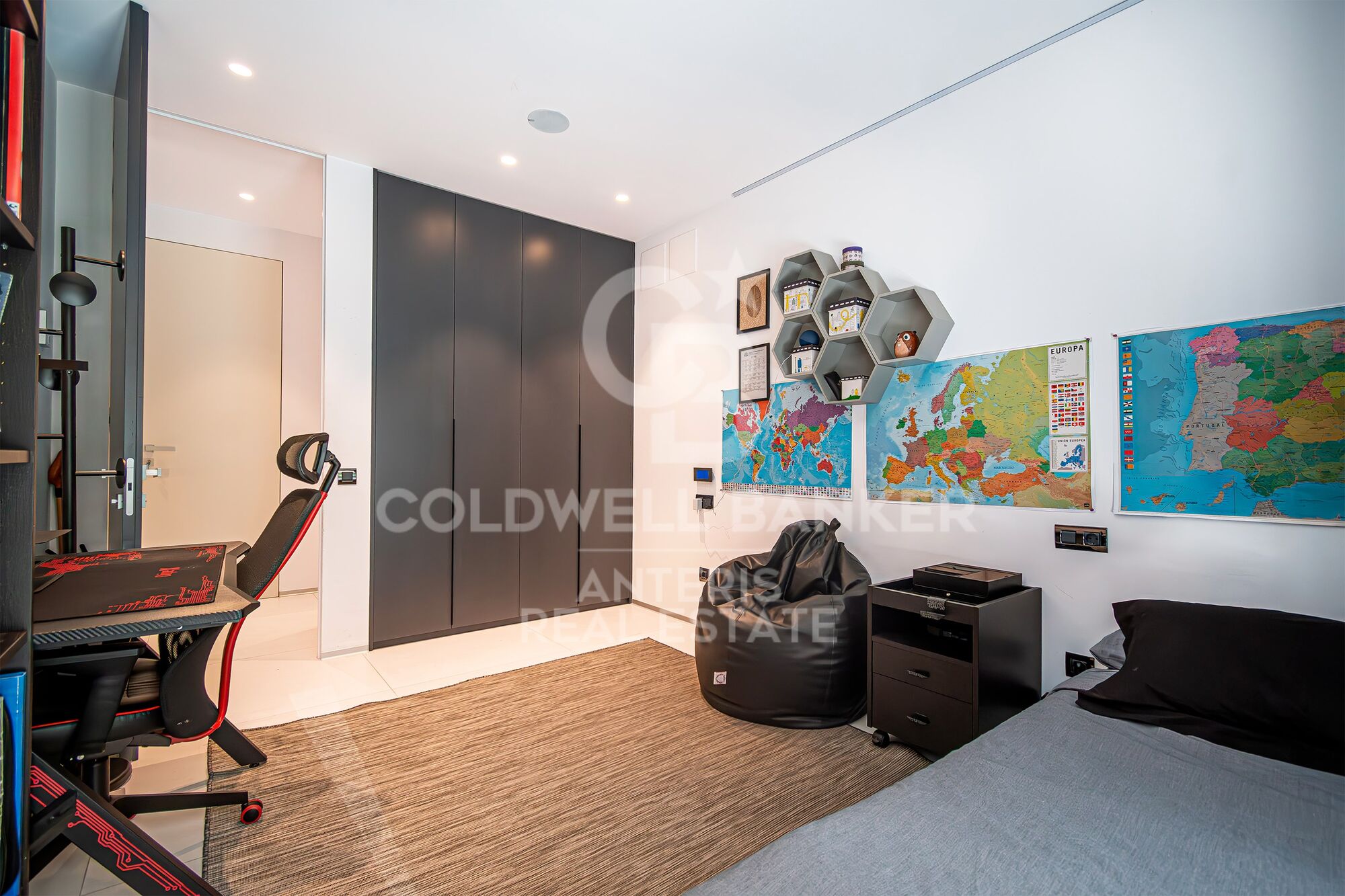 Luxury house with pool and panoramic views