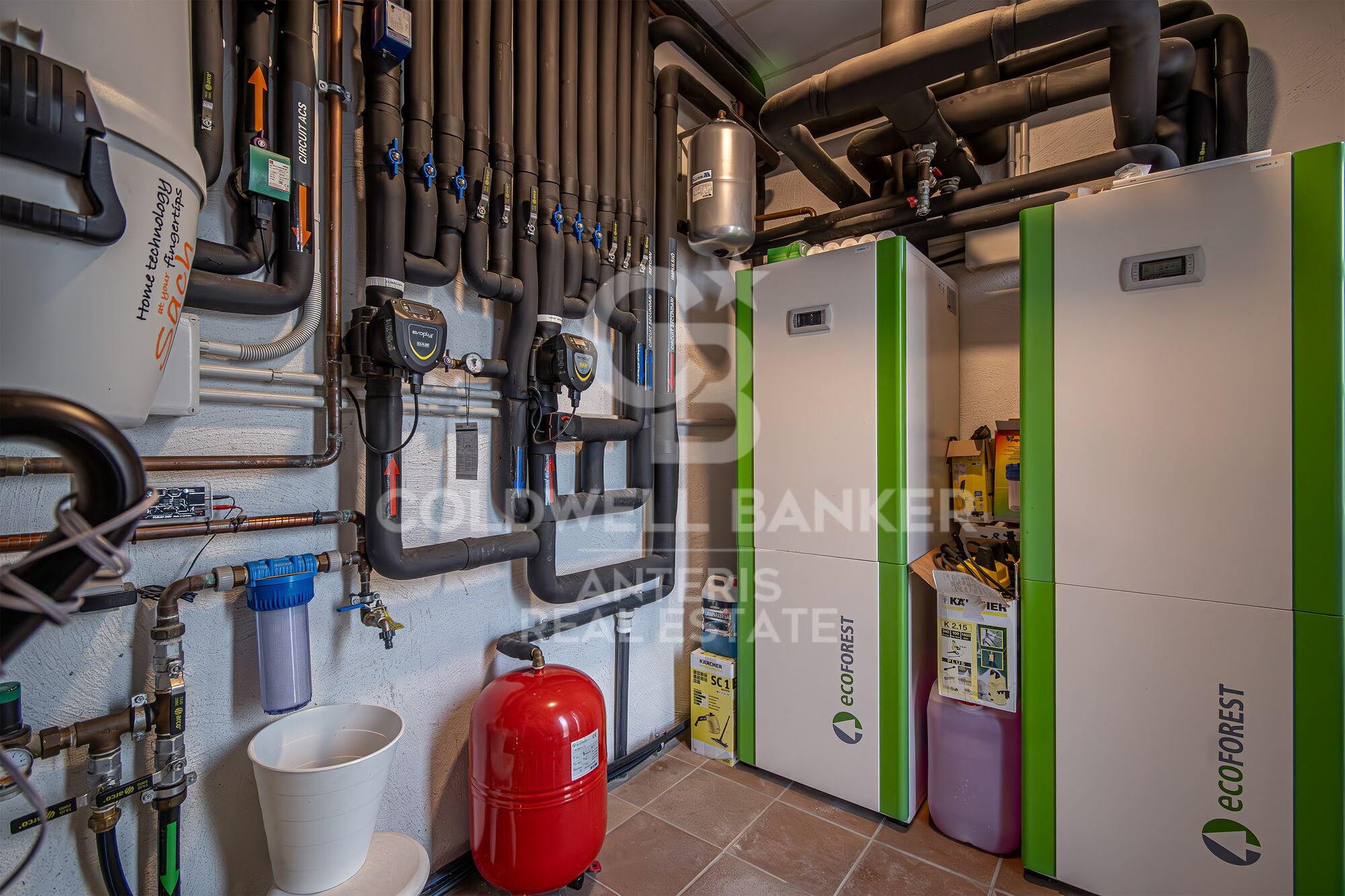 Luxury house with pool and panoramic views