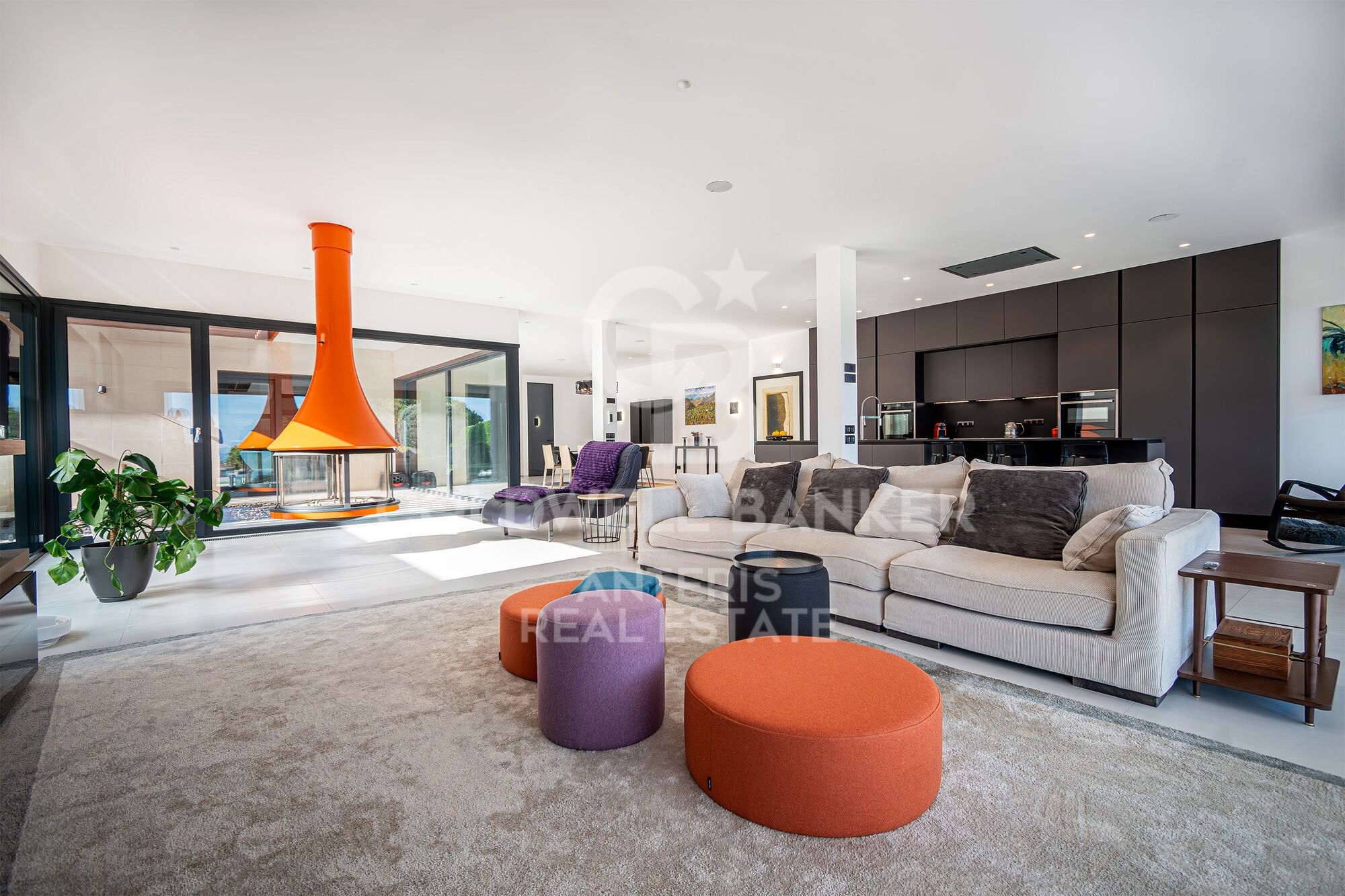 Luxury house with pool and panoramic views