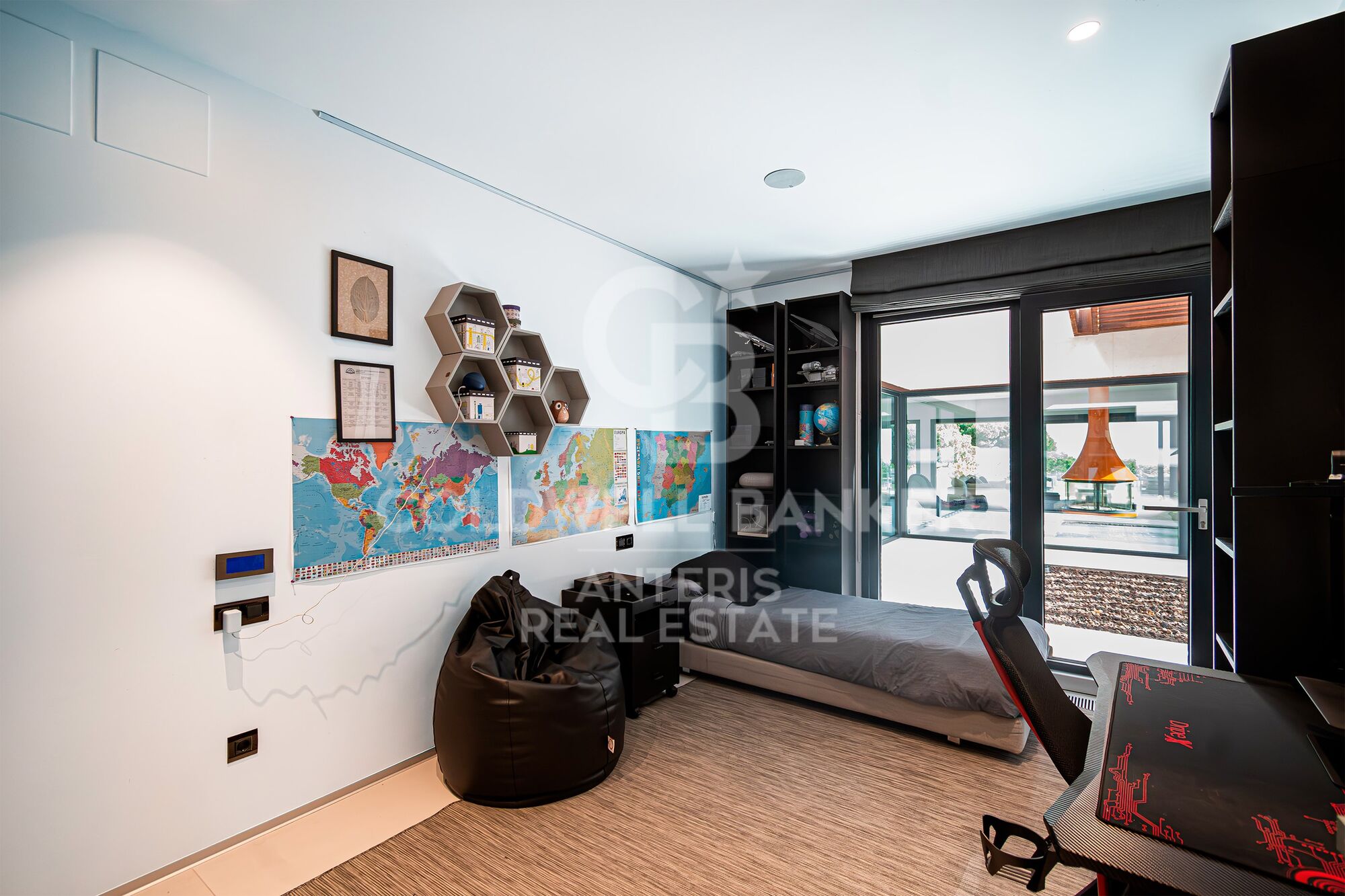 Luxury house with pool and panoramic views