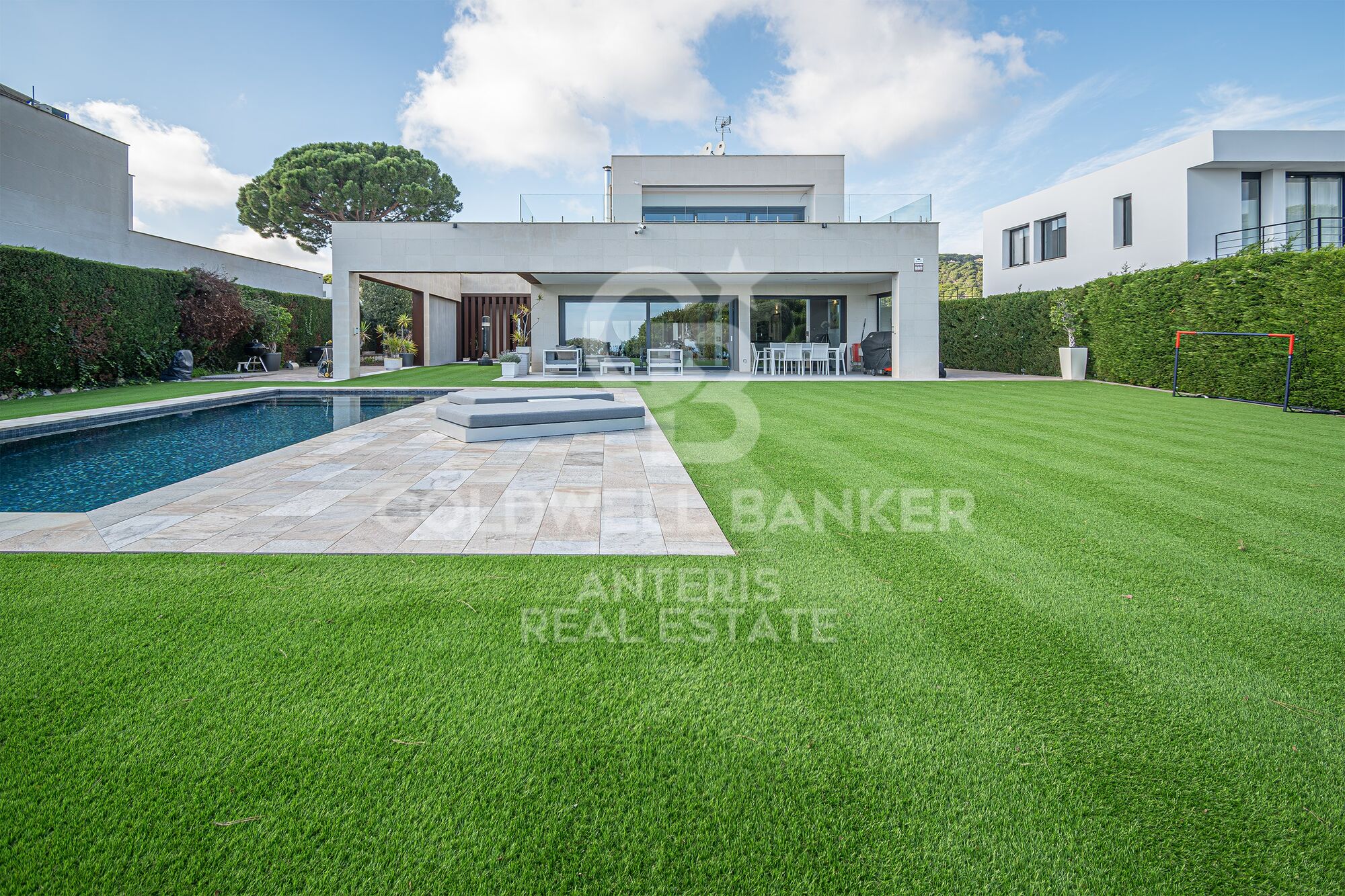 Luxury house with pool and panoramic views