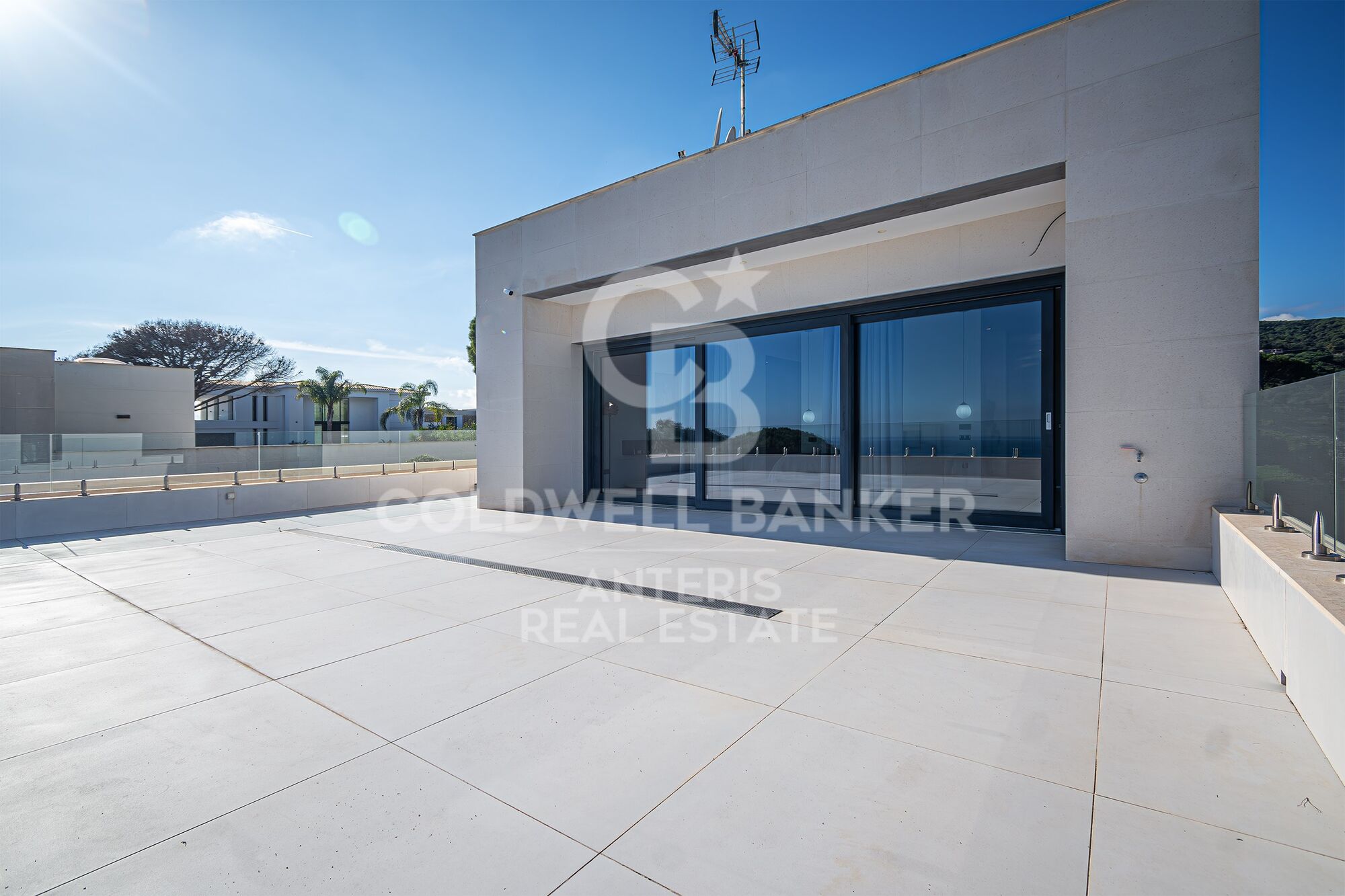 Luxury house with pool and panoramic views