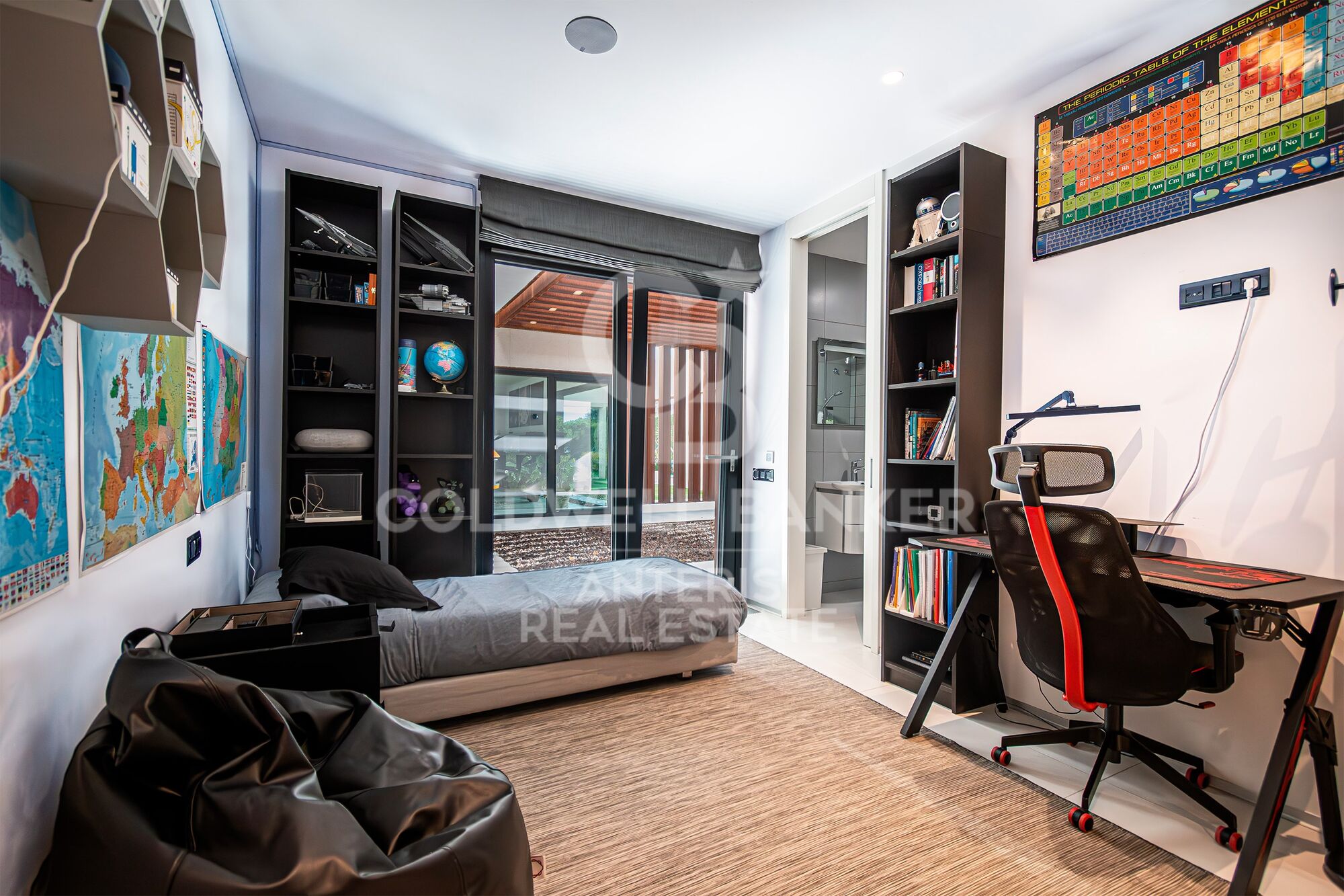 Luxury house with pool and panoramic views