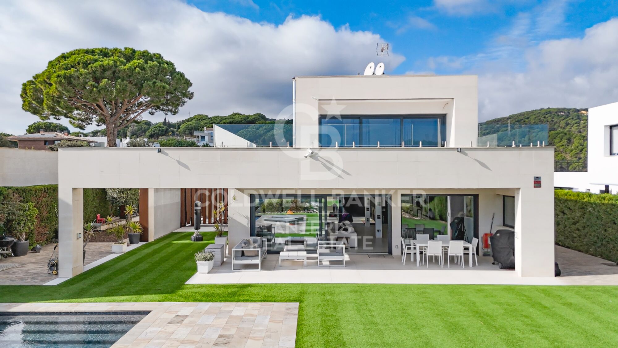 Luxury house with pool and panoramic views