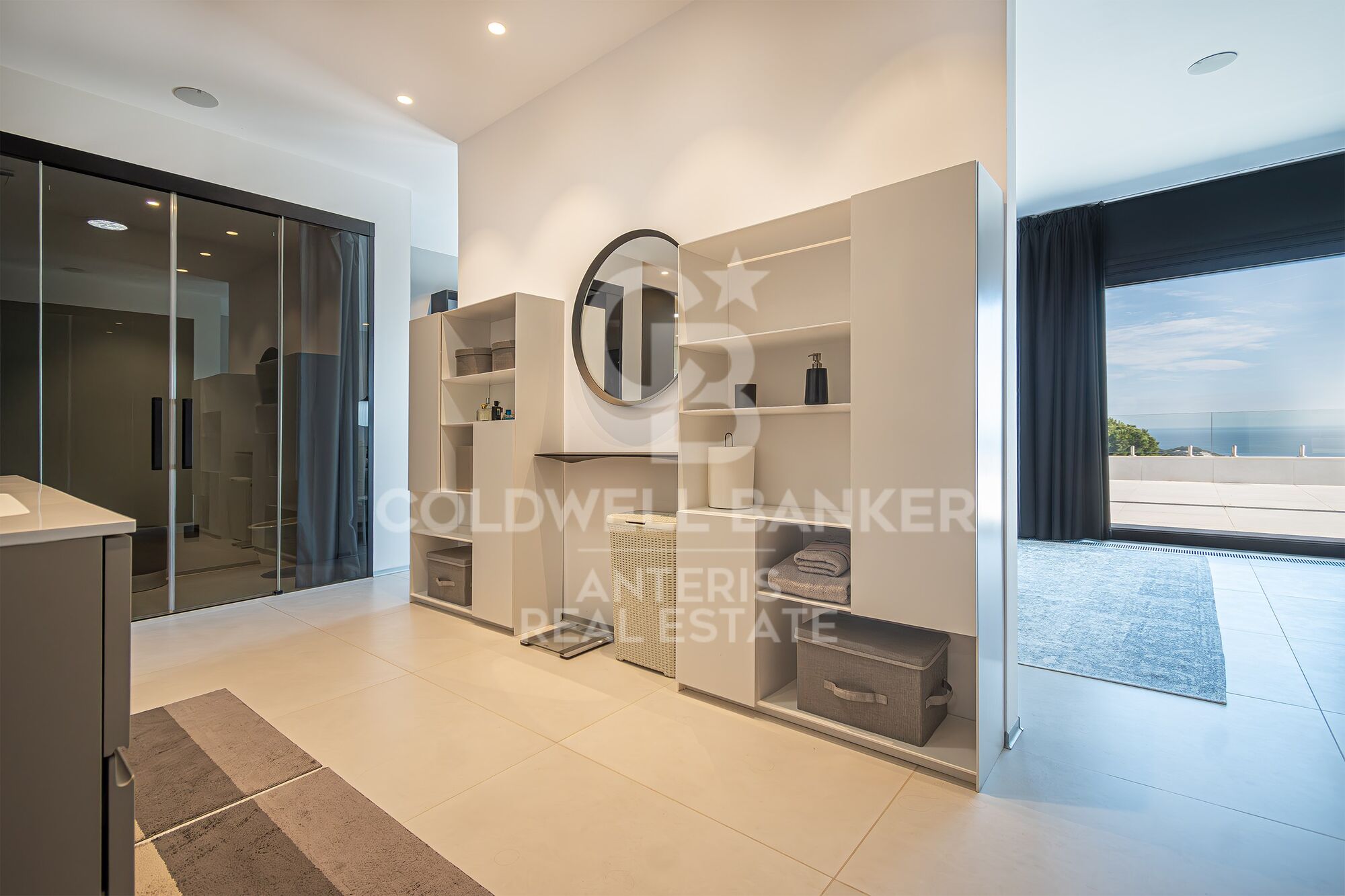 Luxury house with pool and panoramic views