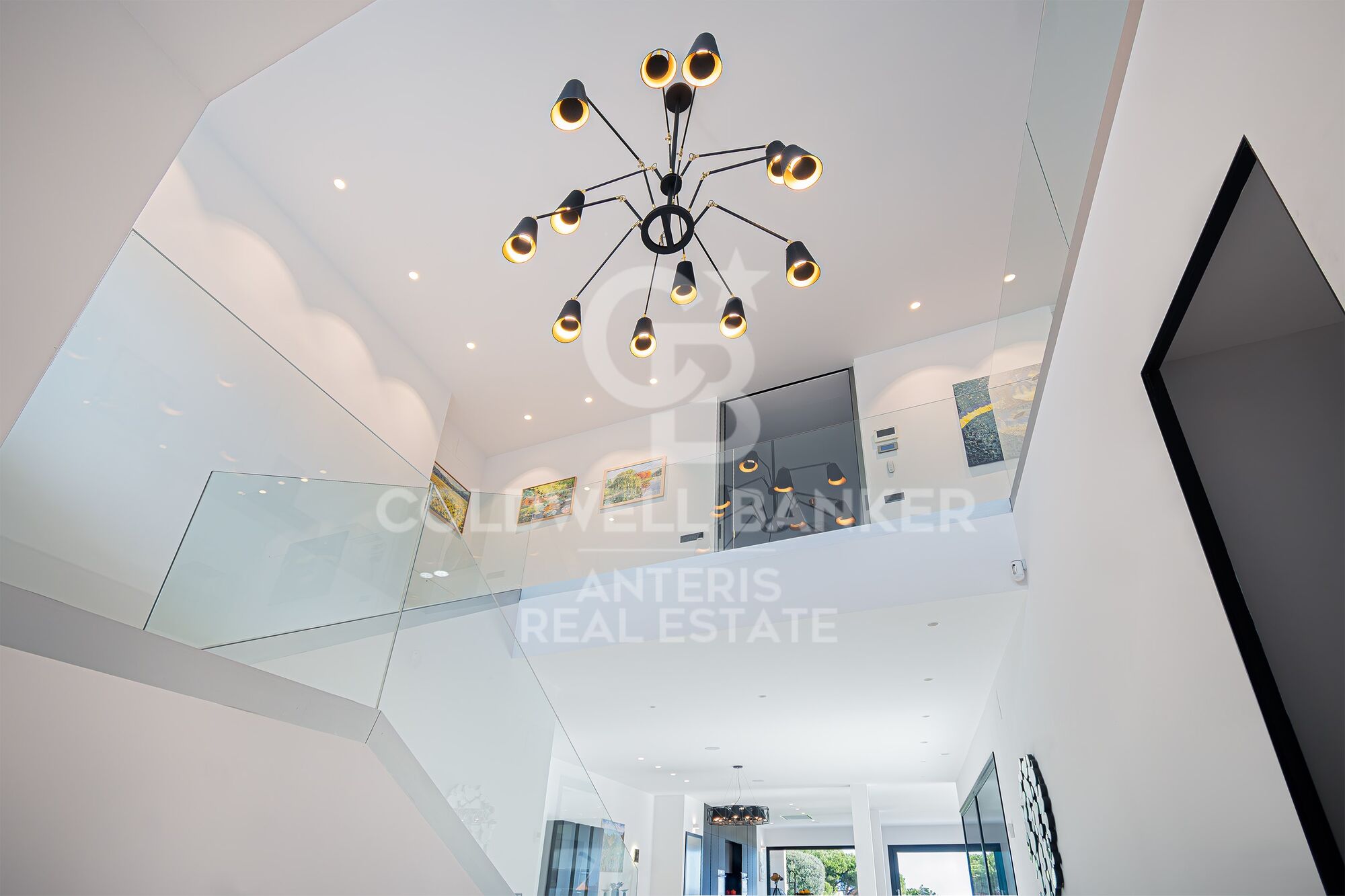 Luxury house with pool and panoramic views