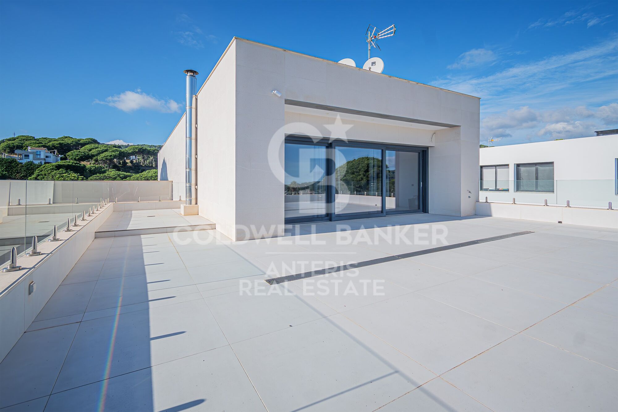 Luxury house with pool and panoramic views