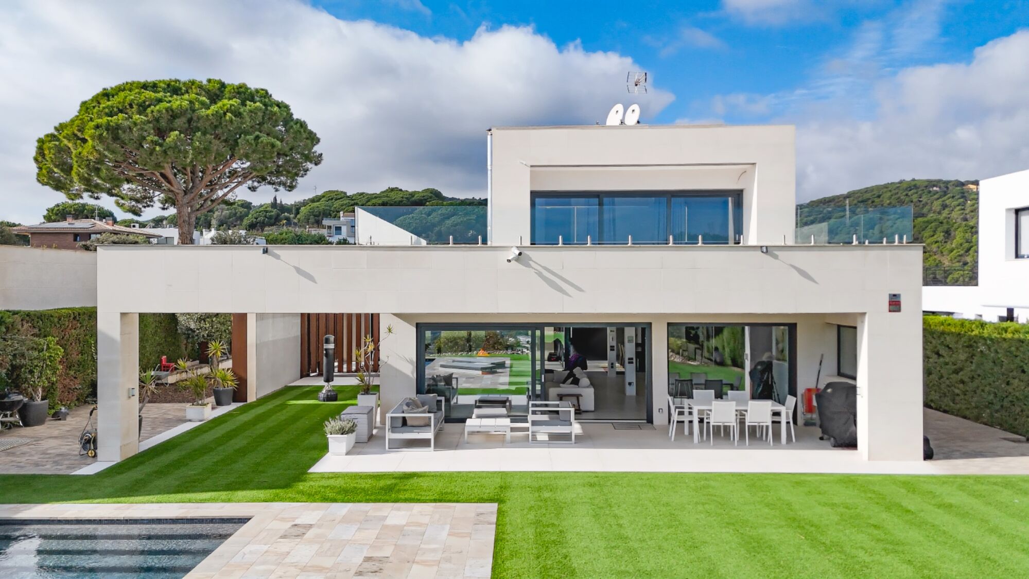 Luxury house with pool and panoramic views